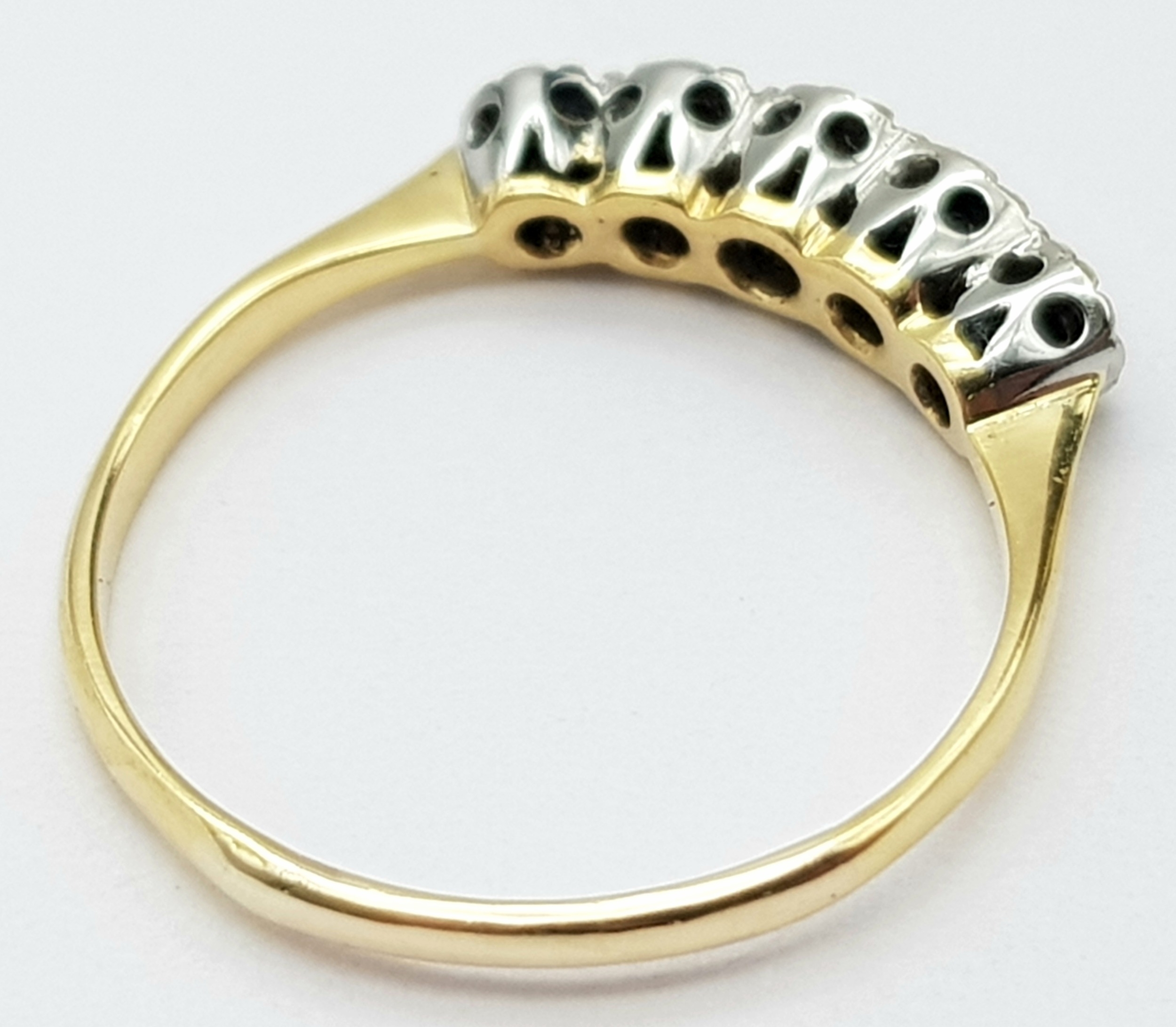 AN 18K YELLOW GOLD VINTAGE DIAMOND 5 STONE RING, Size J, 1.6g total weight. Ref: SC 8066 - Image 4 of 5
