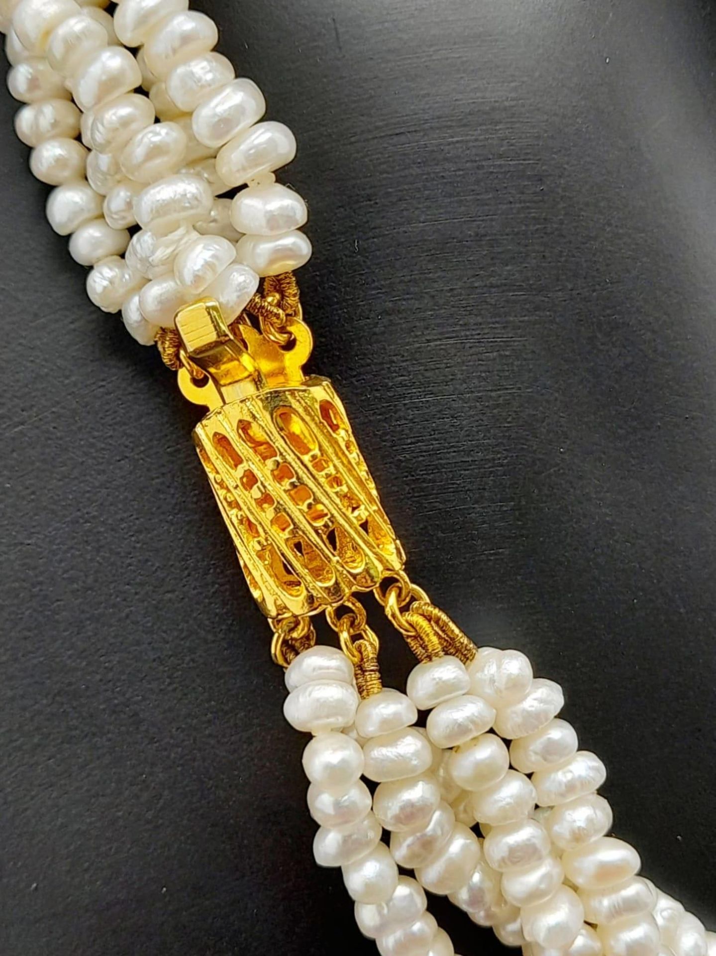 A vintage, five row, natural, white pearl necklace, with a statement gold plated clasp. Length: 42 - Image 3 of 5