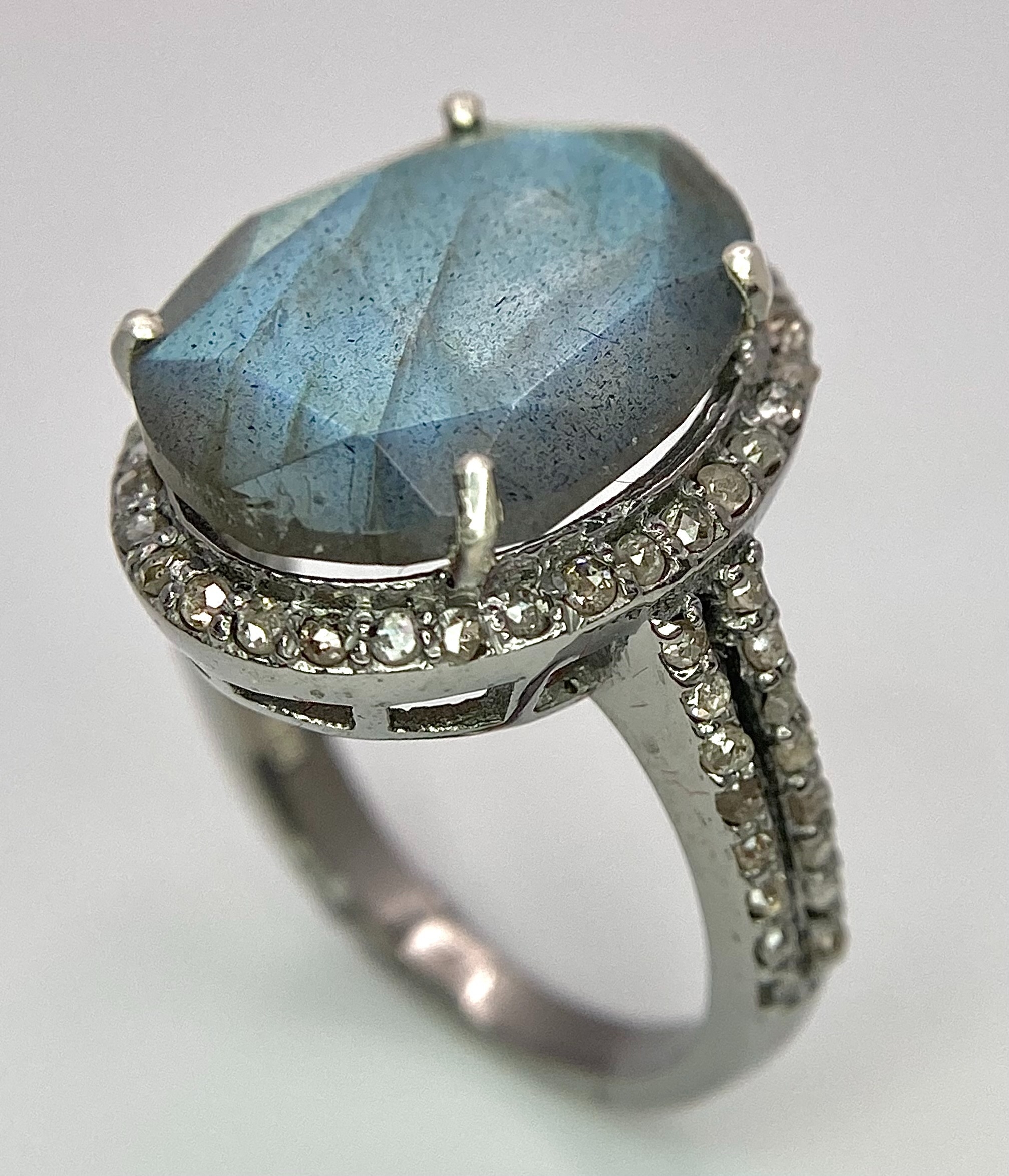 A 6.5ct Labradorite and Rose cut Diamond Ring. Diamonds- 0.60ctw. Size N. Comes with a - Image 3 of 7