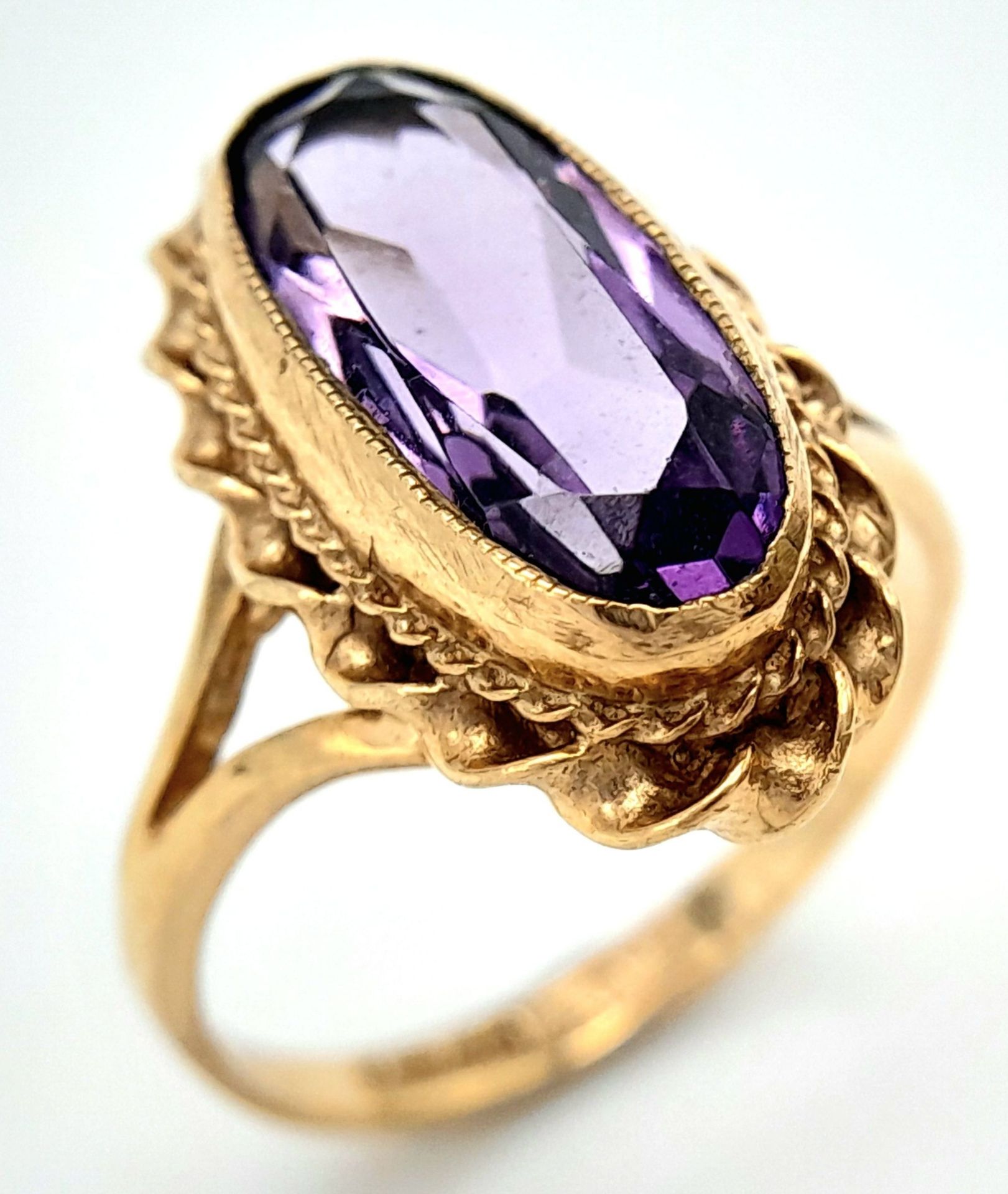 A 9K YELLOW GOLD AMETHYST SET VINTAGE RING. Size P, 3.8g total weight. Ref: SC 8038 - Image 4 of 7