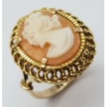 A Vintage 9K Yellow Gold Cameo Ring. Size P. 6.1g total weight.