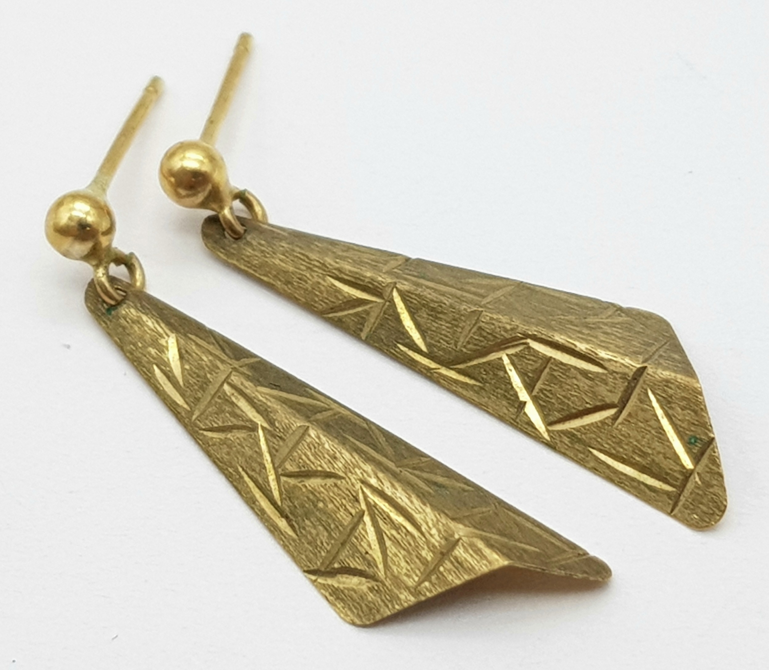 A Pair of Vintage 9K Gold Kite Earrings. 2.5cm. No backs. 0.9g. - Image 2 of 4