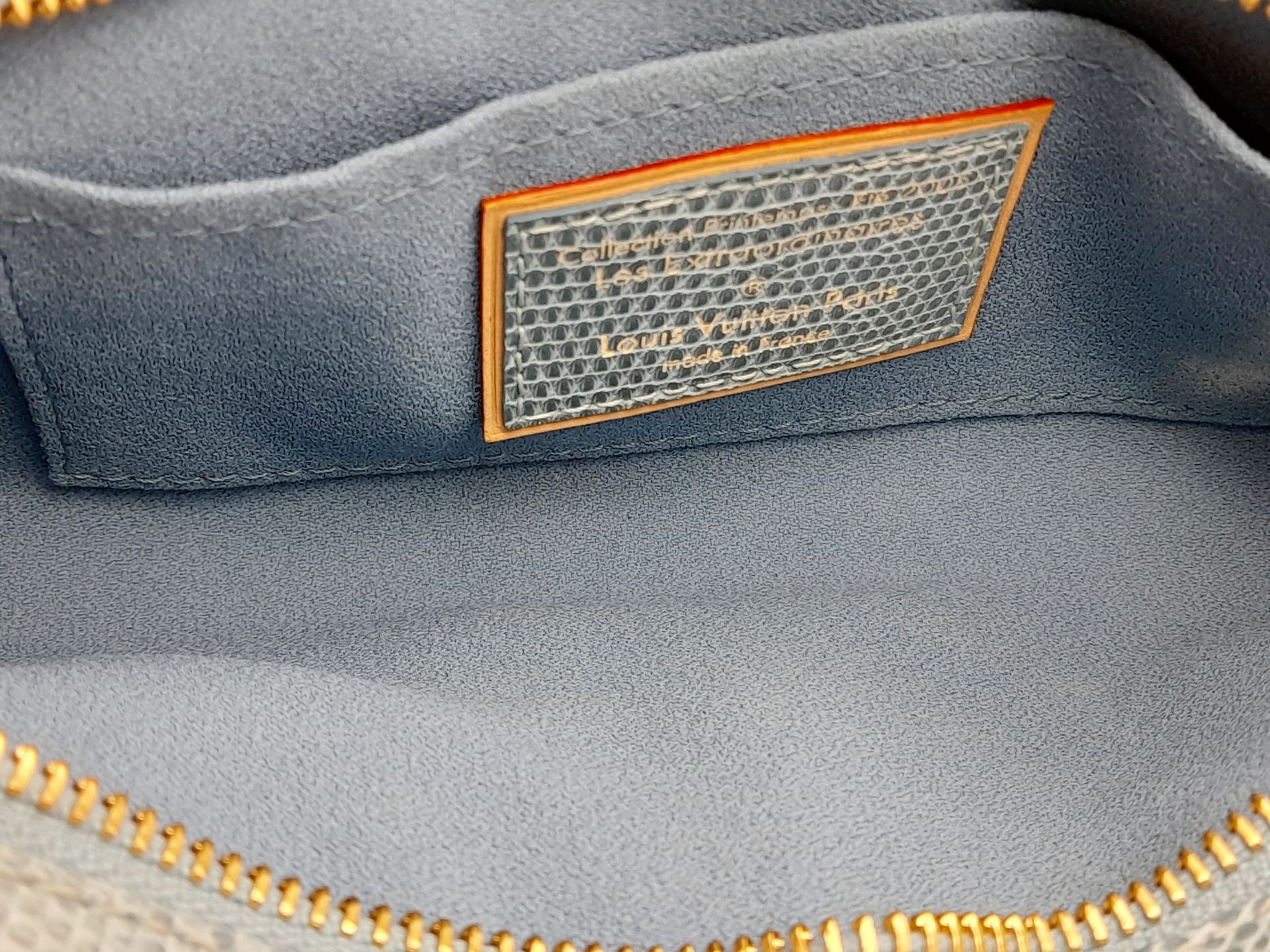 A Louis Vuitton Monogram Les Extraordinaires Clutch Bag. Leather exterior with stone and stud - Bild 9 aus 15