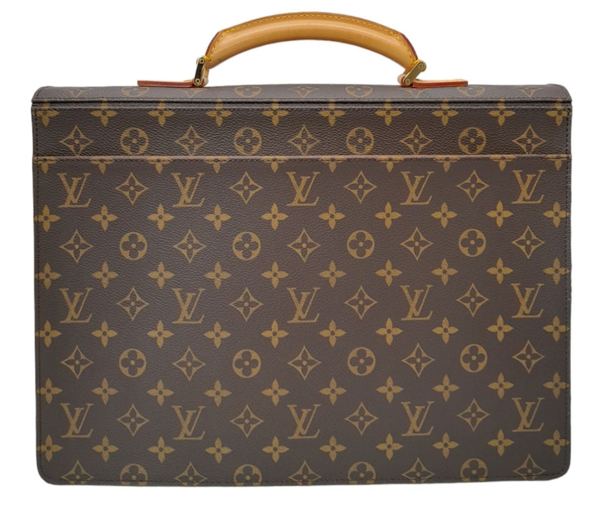 AN IMMACULATE LOUIS VUITTON CLASSIC BRIEF CASE IN UNUSED CONDITION WITH ORIGINAL DUST COVER . 38 X - Image 2 of 10