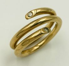 A 9K YELLOW GOLD, SERPENT STYLE DIAMOND BAND RING. 10G. SIZE T.