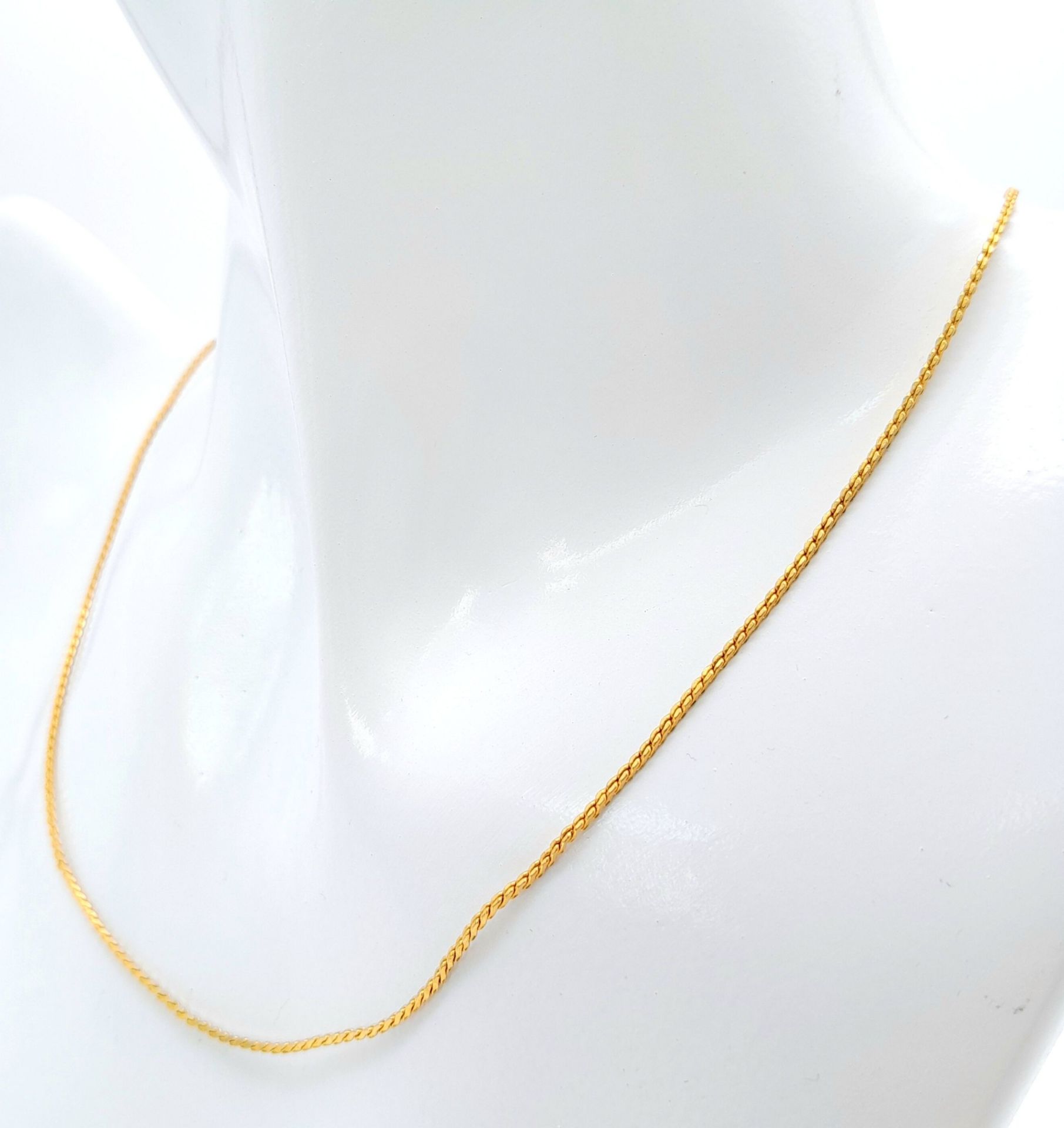 A 9 k yellow gold chain necklace, length: 37 cm, weight: 2.3 g. - Image 4 of 4