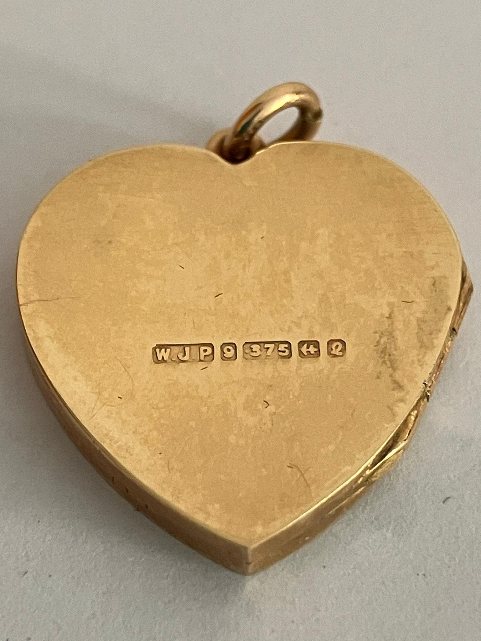 Vintage 9 carat GOLD LOCKET.Front having attractive engine turned design with GOLD CROSS MOTIF to - Image 5 of 7
