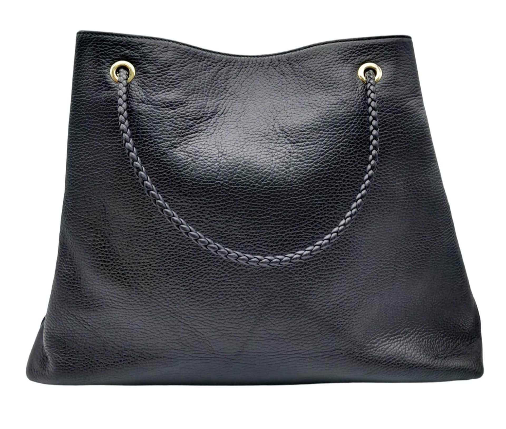 A large black Gucci calfskin Gifford bag with braided handles. Open top with black fabric - Bild 3 aus 7
