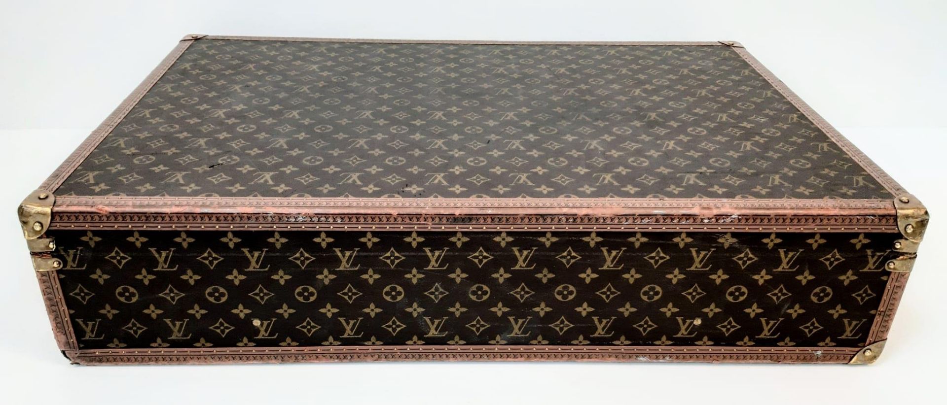 A Vintage Louis Vuitton Bisten 80 Trunk. Famous Monogram Leather With Gold Tone Hardware. Size - Bild 7 aus 16