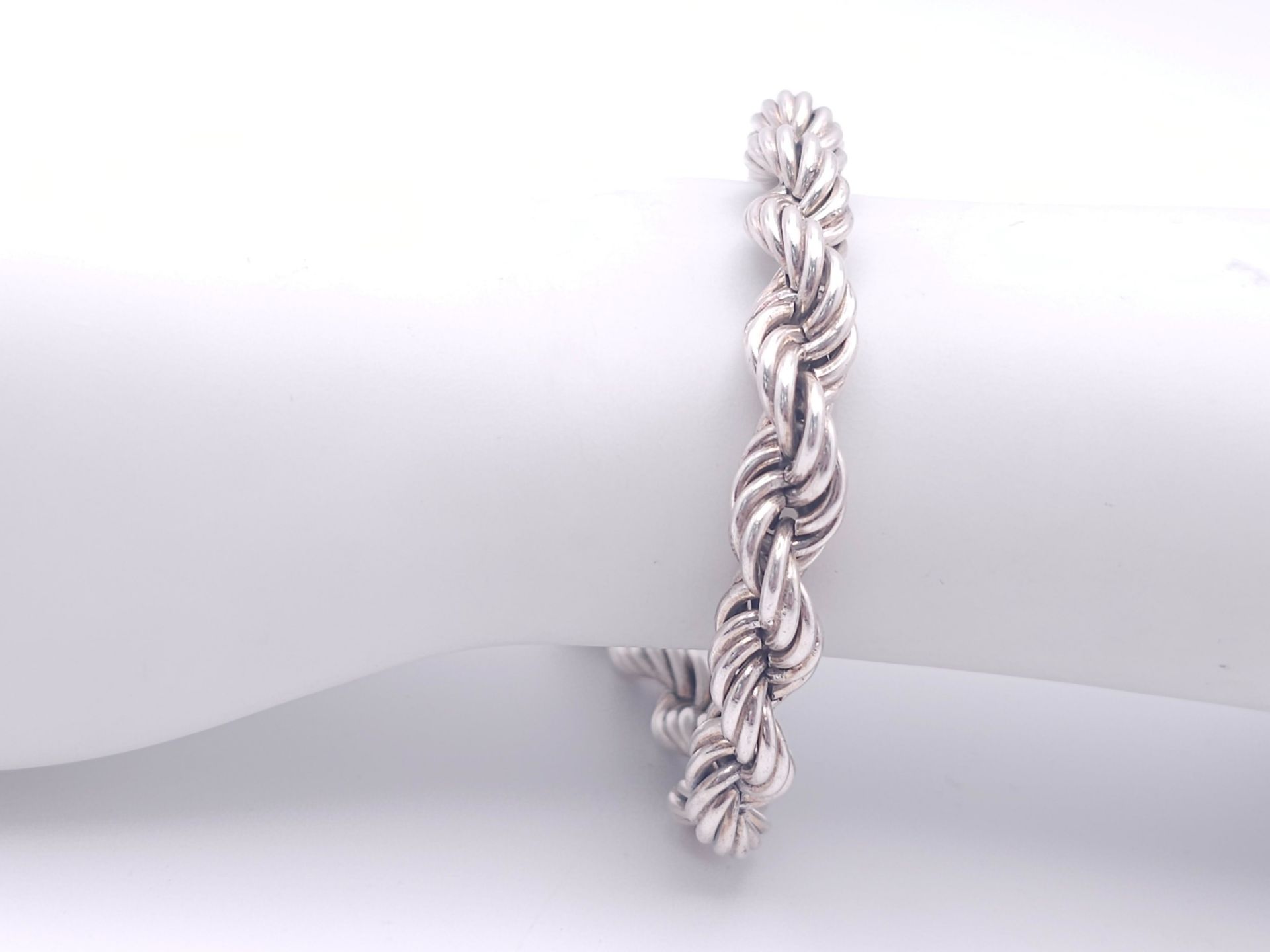 A STERLING SILVER SOLID HEAVY ROPE BRACELET. 22.5cm length, 46.6g total weight. Ref: SC 8083 - Bild 6 aus 6