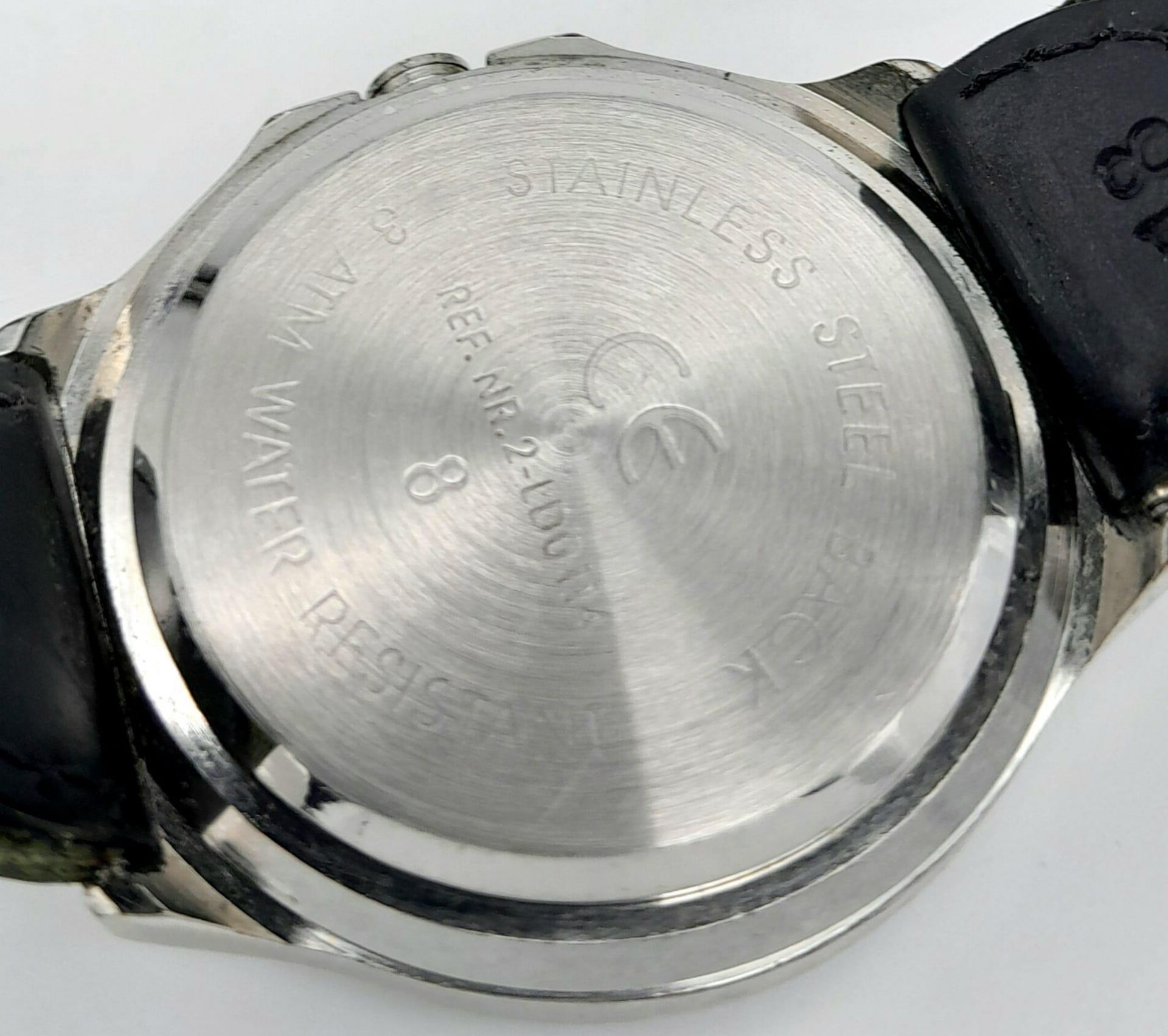 A Parcel of Two Vintage Collectible Sports Watches Comprising; 1) An Umbro Rubber Strapped Sports - Image 6 of 8