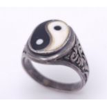 A vintage 925 silver Yin & Yang enamel ring with further decoration on shoulder. Total weight 12.4G.
