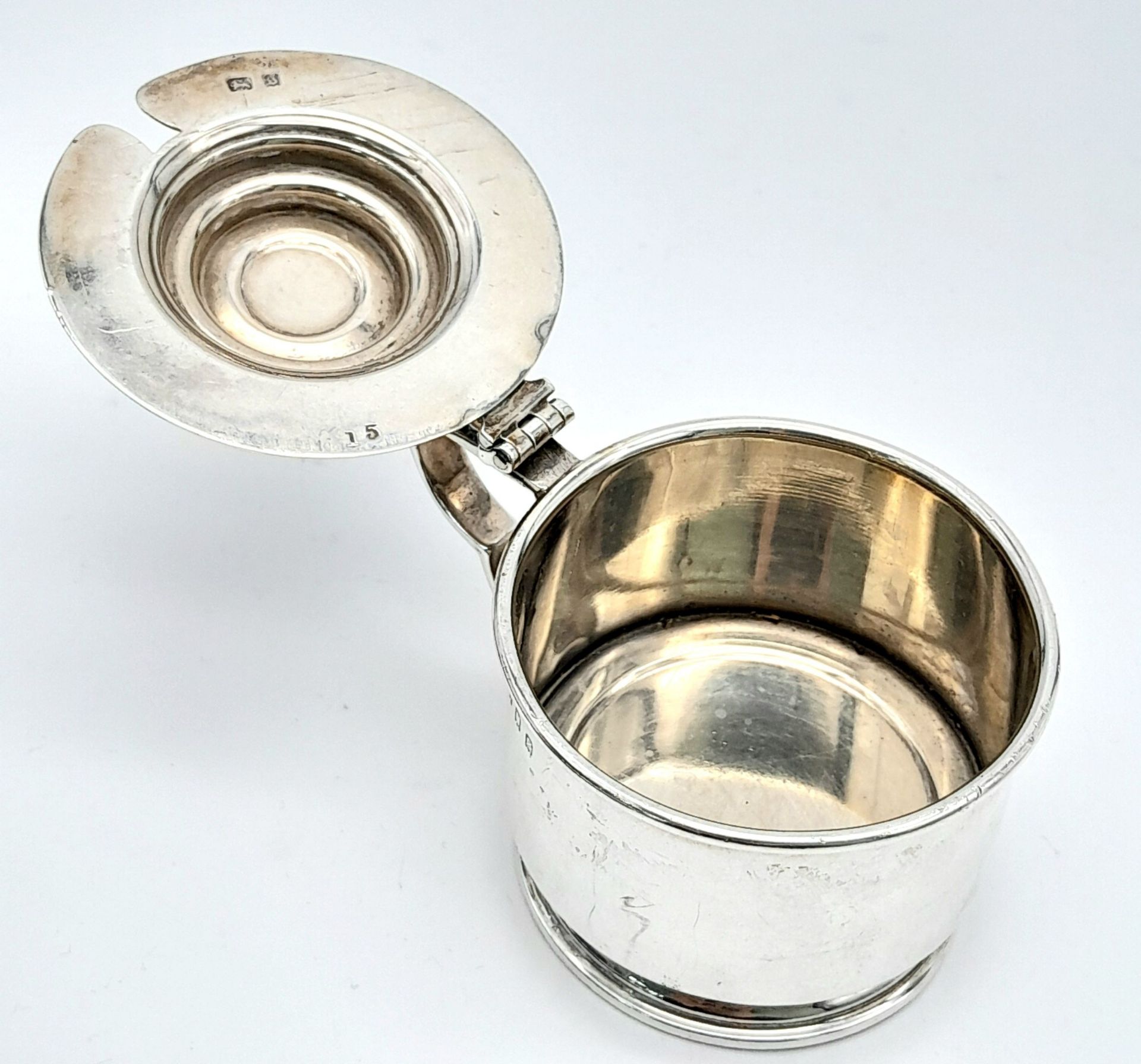 An antique sterling silver mustard pot with full London hallmarks, 1922. Come with a silver spoon - Bild 7 aus 8
