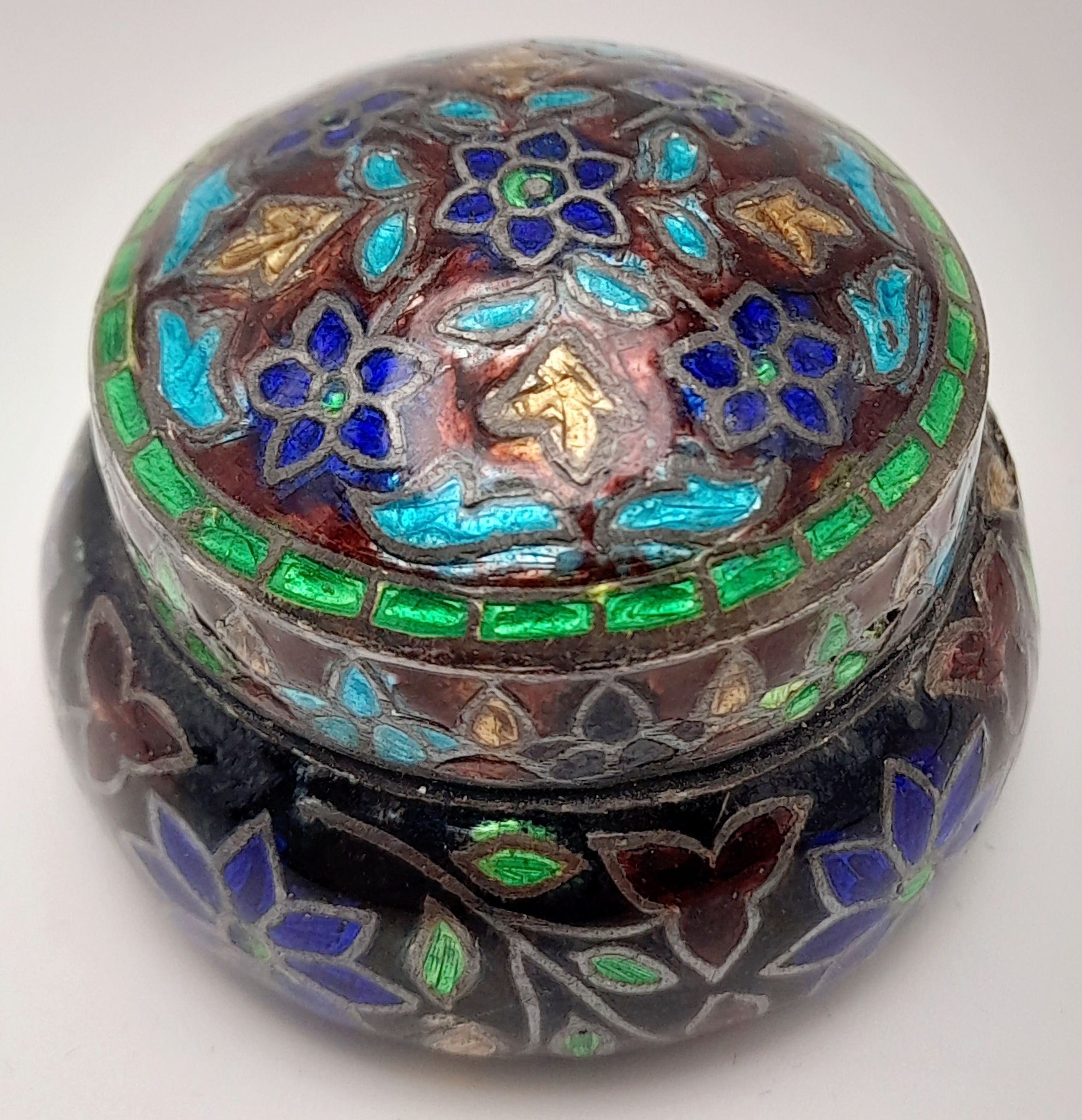 A DELIGHTFUL ENAMELLED SILVER PILL BOX . 22gms 3cms IN HEIGHT