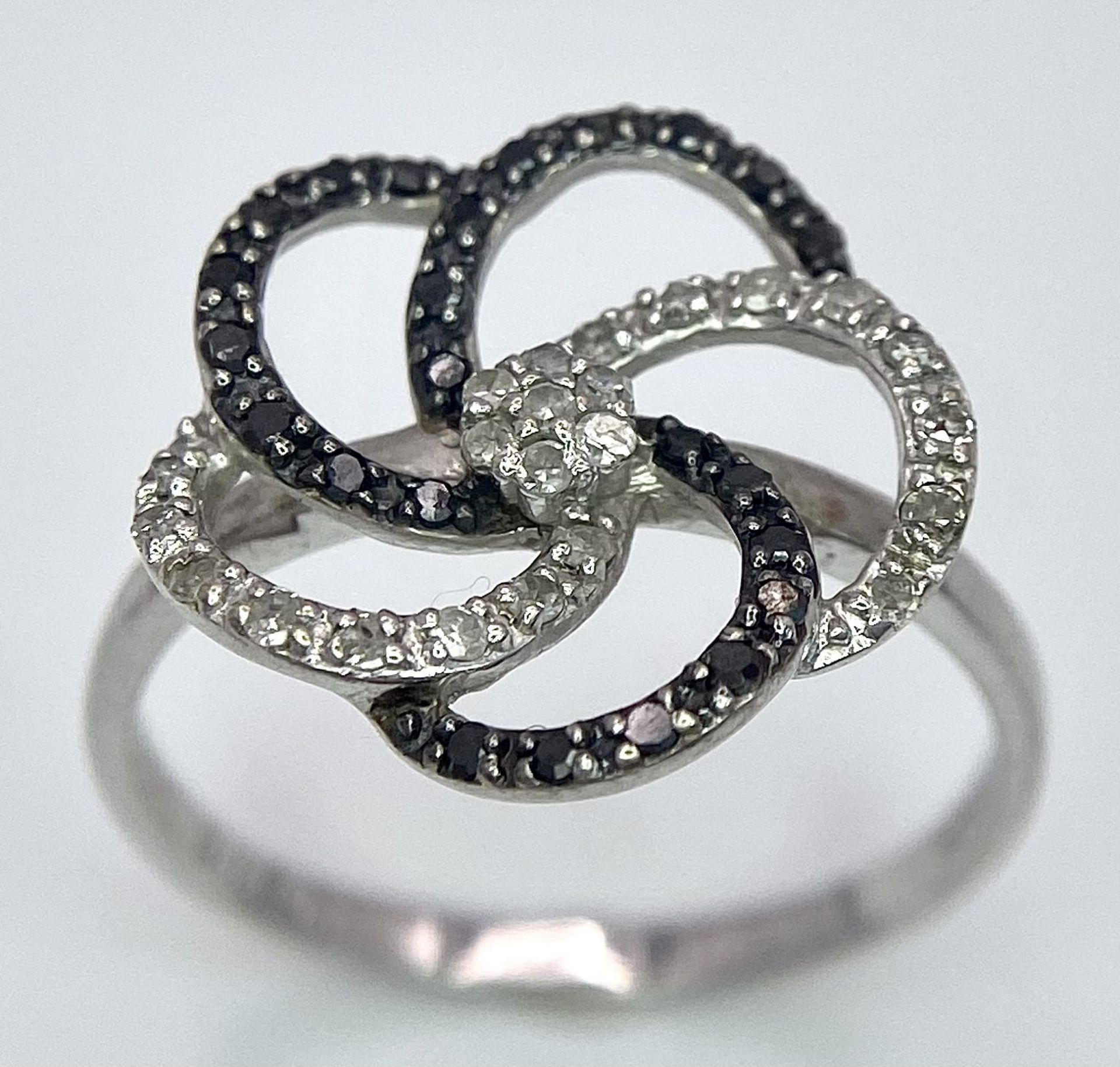 A 9K White Gold Black ad White Diamond Decorative Floral Ring. Size N. 2g total weight. - Image 2 of 7