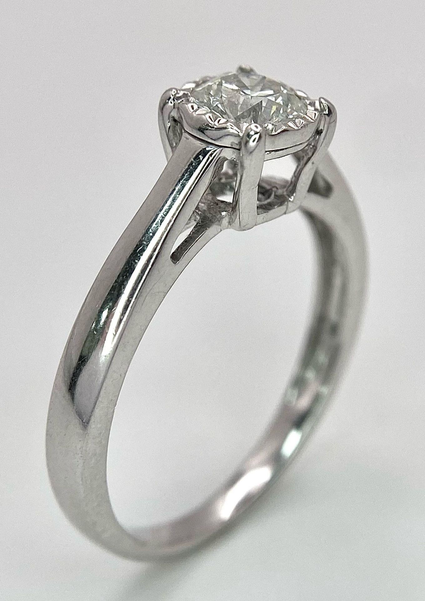 An 18K White Gold Diamond Solitaire Ring. 0.65ct brilliant round cut diamond. Size M. 2.75g total - Bild 4 aus 9