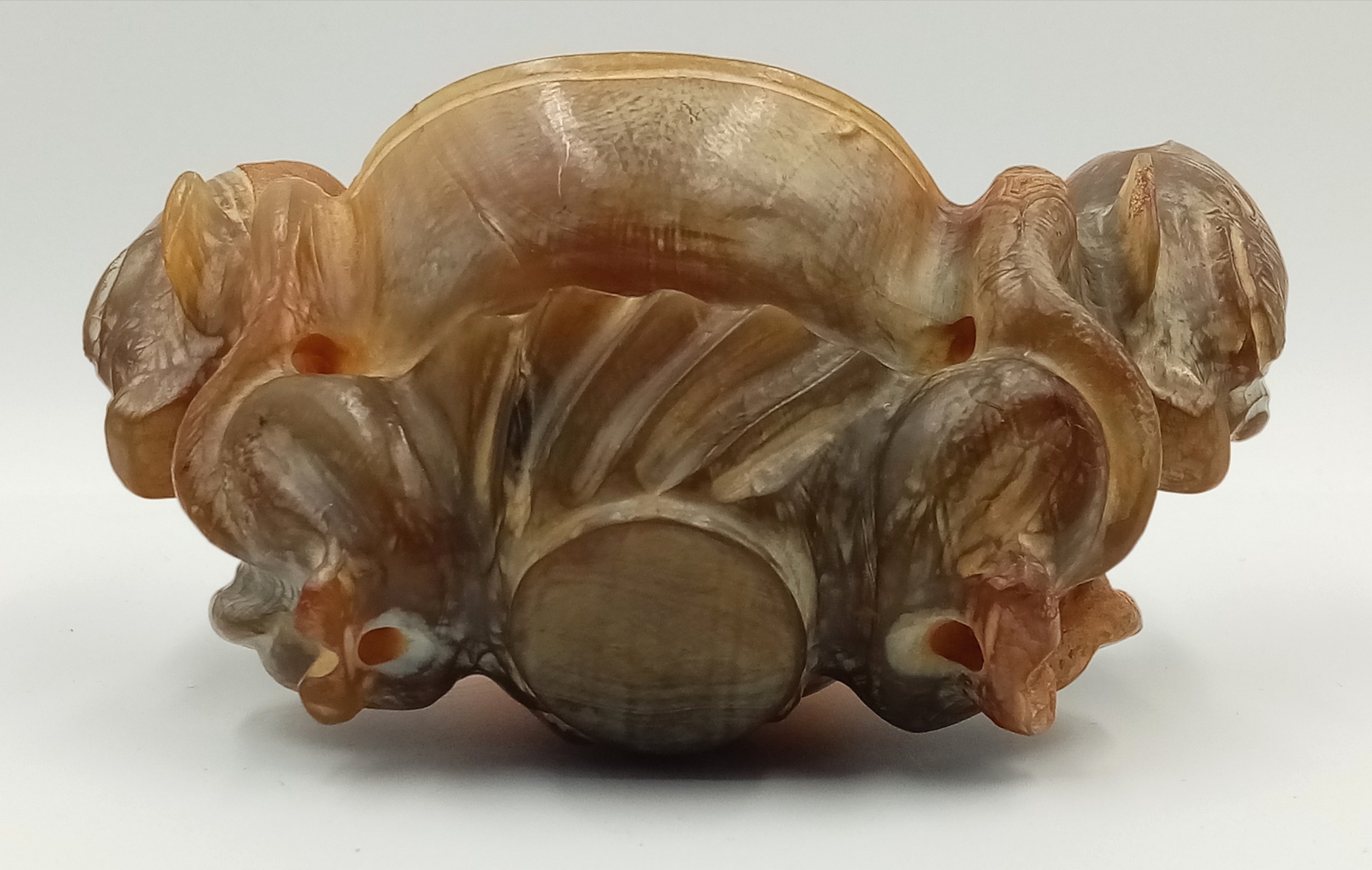 A Vintage Hand-Carved Chinese Agate Bowl with Two Ornate Men/Fish Decoration. 16 x 10cm. - Image 5 of 5