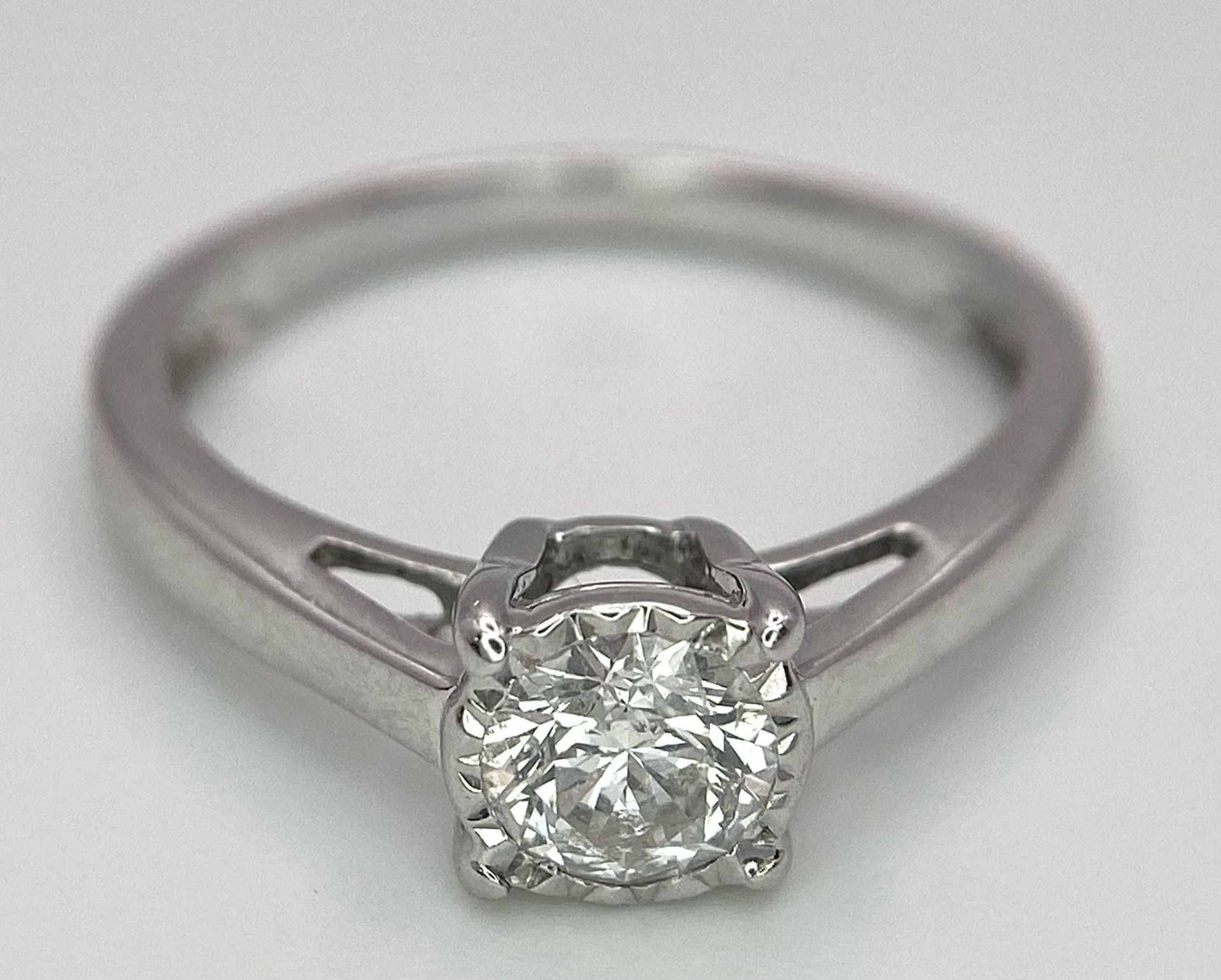 An 18K White Gold Diamond Solitaire Ring. 0.65ct brilliant round cut diamond. Size M. 2.75g total - Bild 5 aus 9