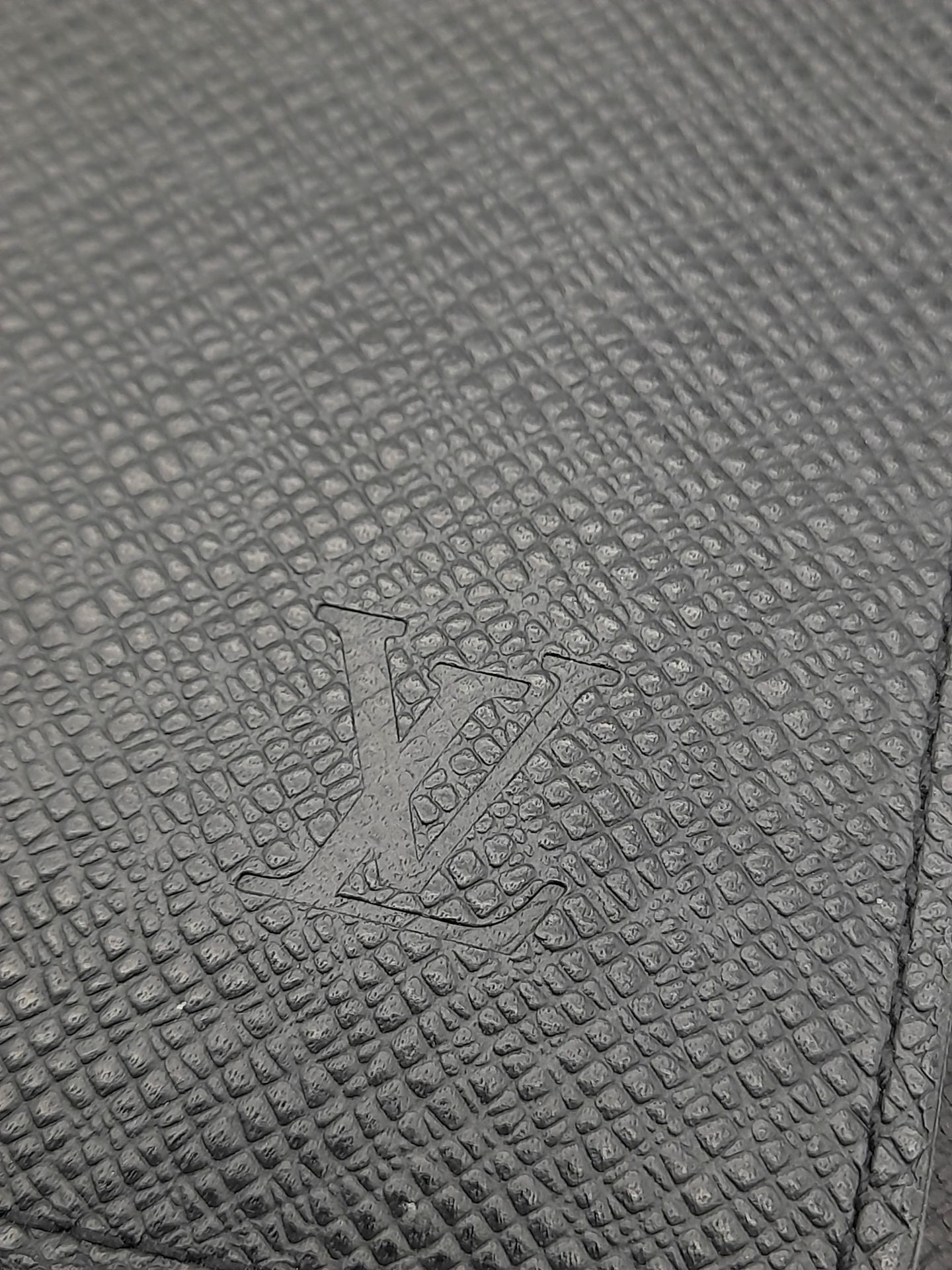 A Louis Vuitton Business Planner Case. Leather exterior with LV logo in the corner. Press stud - Bild 9 aus 9