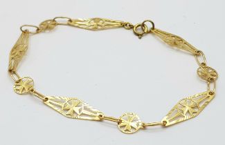 A 9K Yellow Gold Maltese Cross Link Bracelet. 16cm. 2.25g