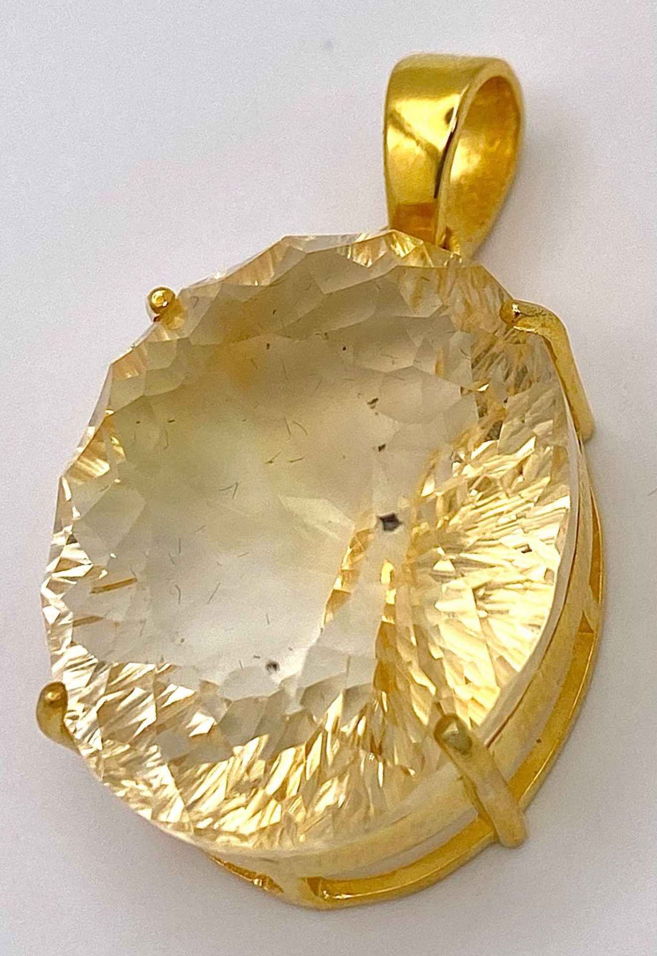 A Gold plated 925 Silver 50ct Citrine Pendant. Well faceted, beautiful colour. 4cm. Comes with a - Bild 2 aus 5