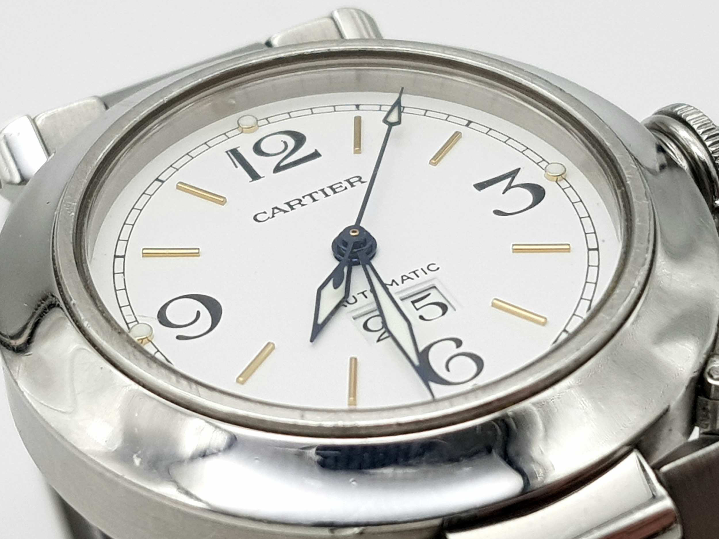 A Pasha de Cartier Automatic Ladies Watch. Stainless steel bracelet and case - 36mm. White dial with - Image 3 of 6