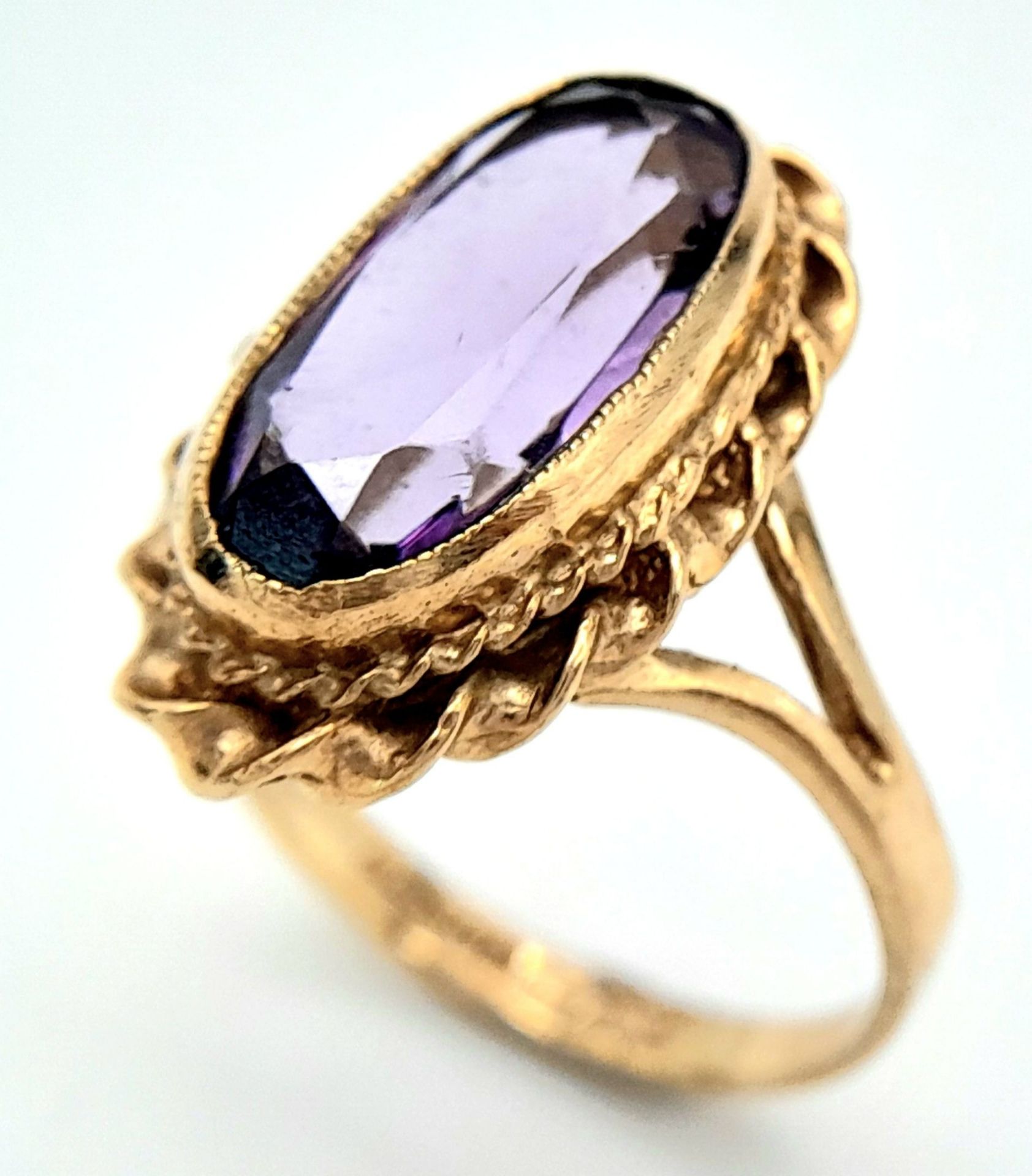 A 9K YELLOW GOLD AMETHYST SET VINTAGE RING. Size P, 3.8g total weight. Ref: SC 8038 - Image 3 of 7
