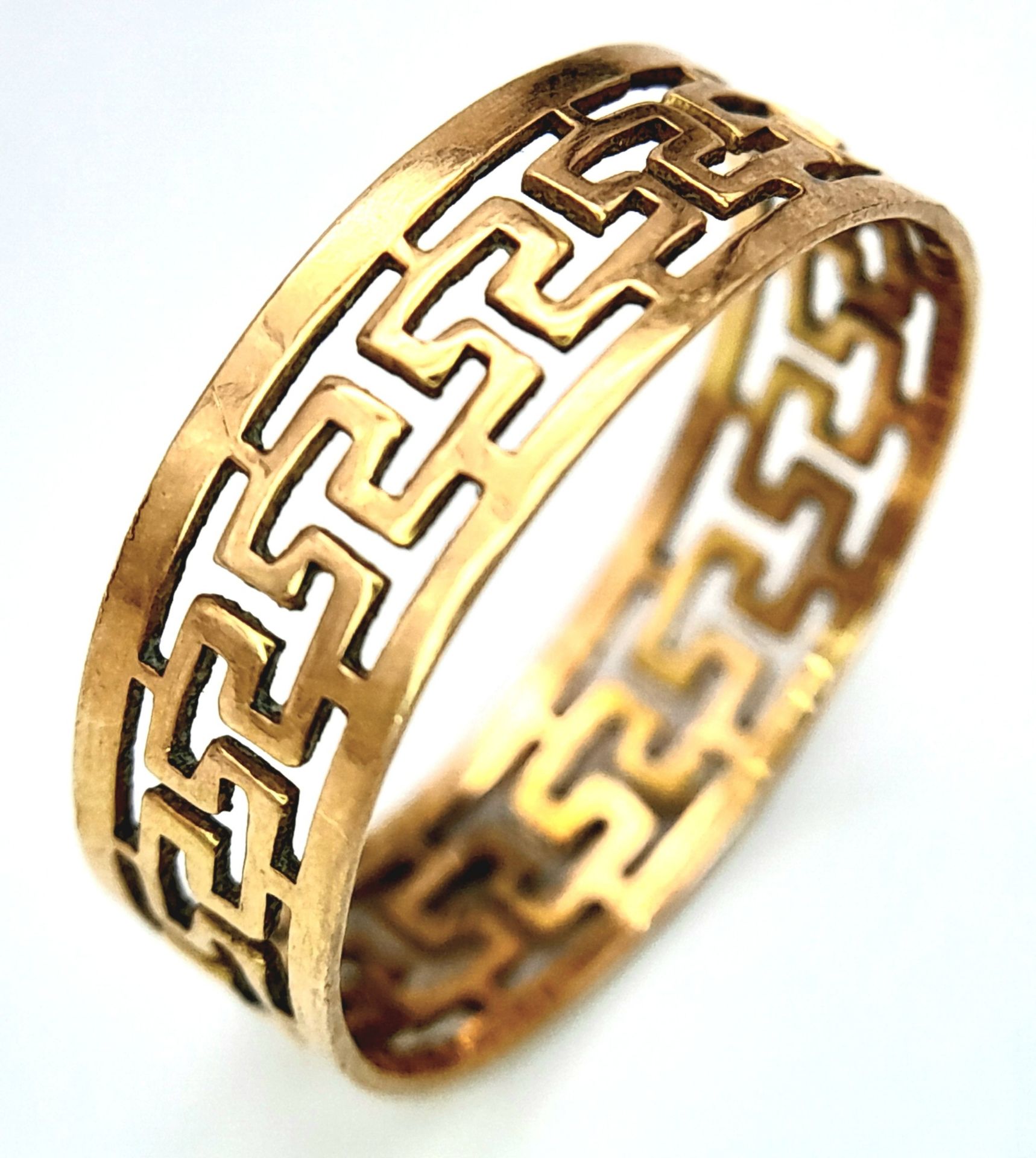 A 9 K yellow gold ring with a pierced Greek key design, size: N, weight: 1.4 g. - Image 3 of 5