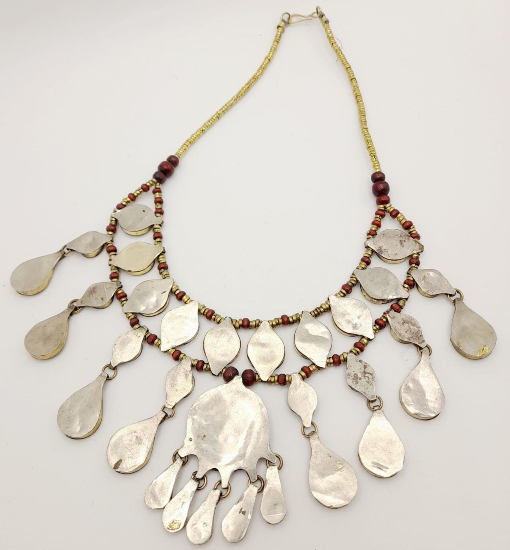 A Black Agate Jewellery Set: Cuff bangle, drop earrings and necklace - 42cm. - Bild 3 aus 7
