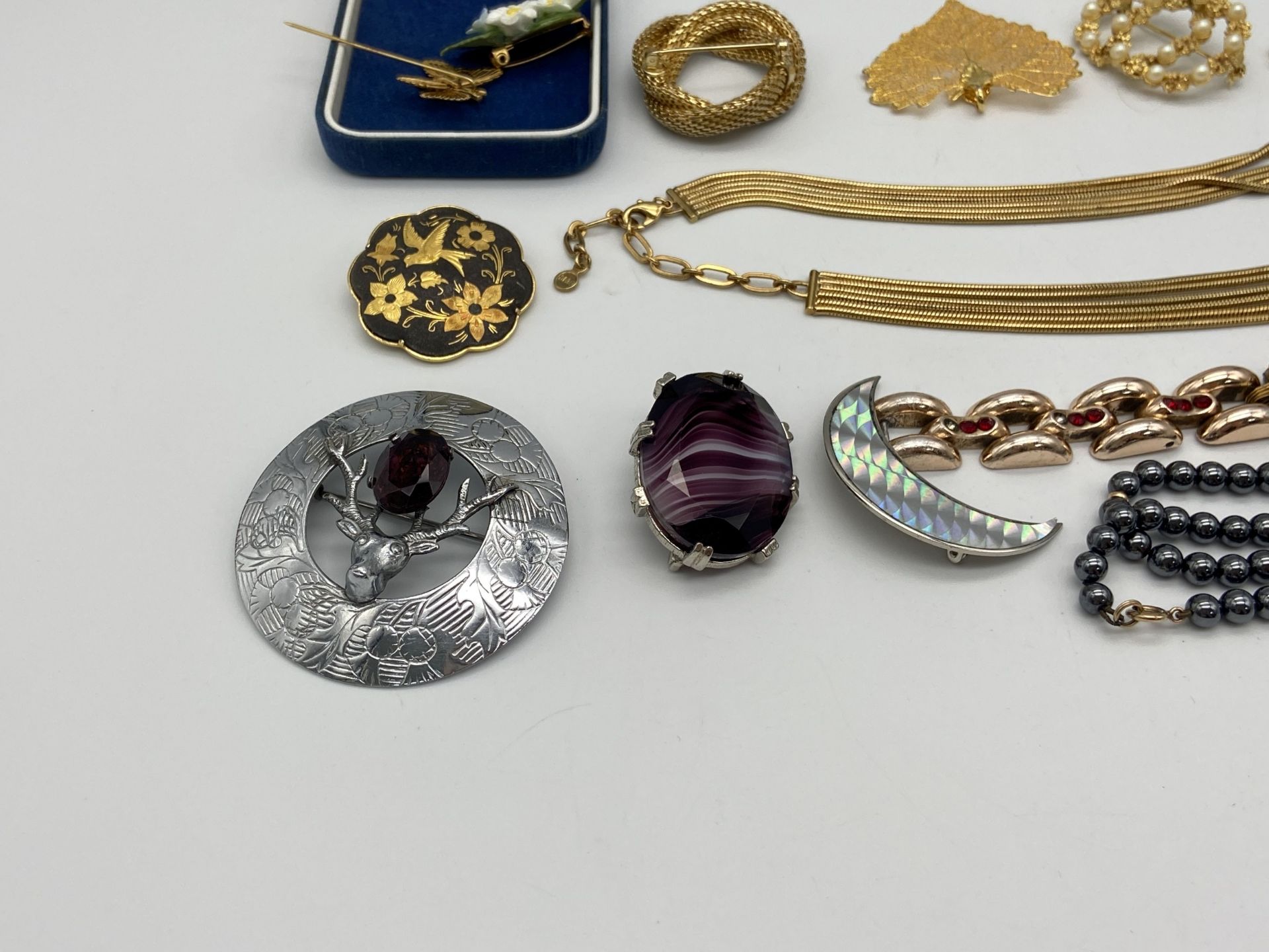 A Selection of Upmarket costume Jewellery and Watch. Ref: 017038 - Image 3 of 5