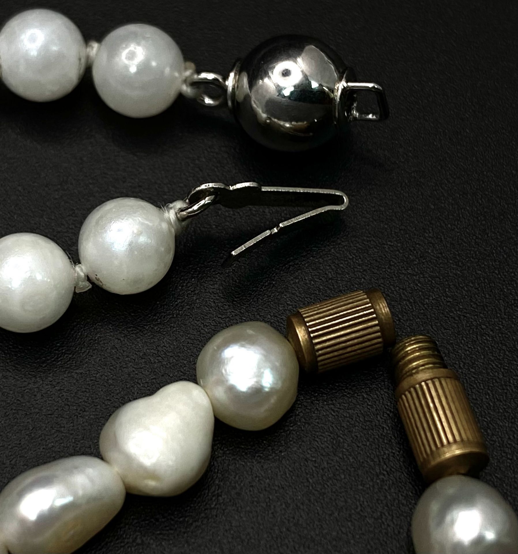 2 x Cultured Pearl Necklaces. 45cm and 91cm length. 62.75g total weight. - Image 3 of 5