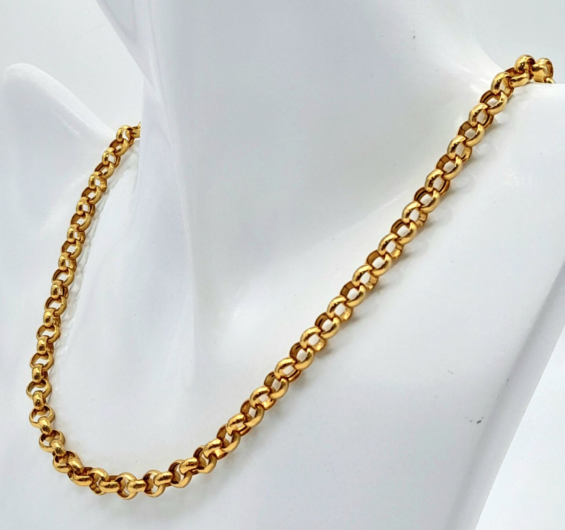 An Italian 9K Yellow Gold Belcher Chain/Necklace. 48cm. 12.2g weight. - Bild 2 aus 5