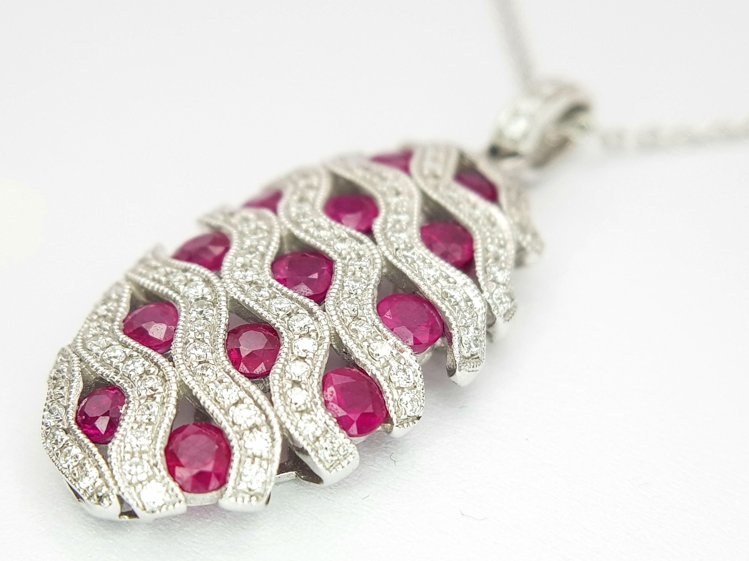 AN 18K WHITE GOLD DIAMOND AND RUBY PENDANT - 0.49CT OF DIAMONDS AND 2.29CT OF RUBIES. 6.2G WEIGHT. - Image 3 of 16