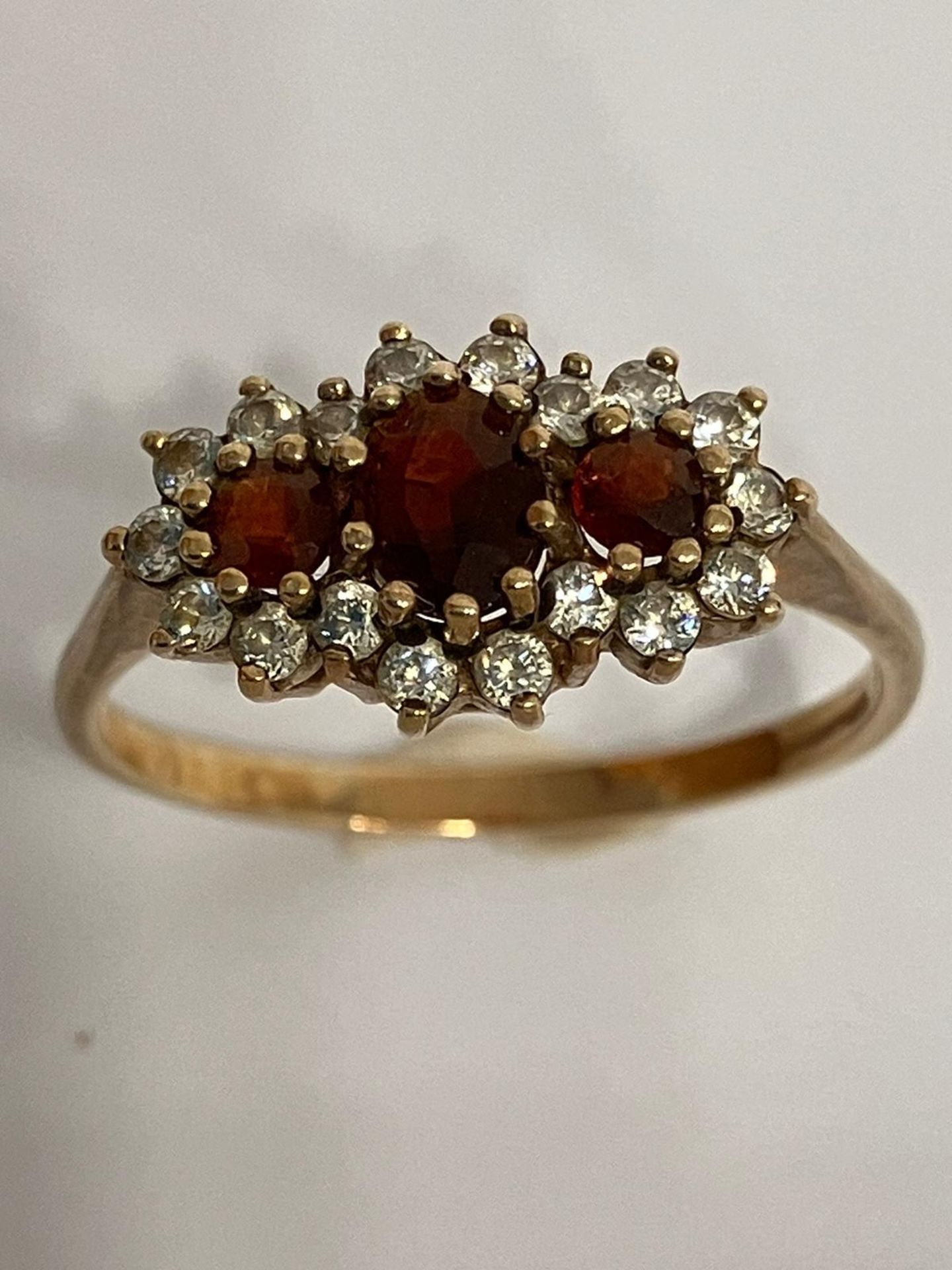 Stunning 9 carat GOLD and GARNET TRILOGY RING. Having 3 x oval and round cut Garnets set to top. - Image 3 of 3