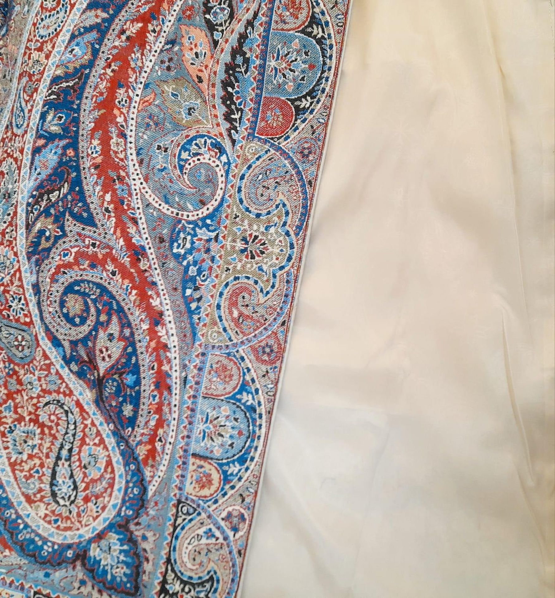 A Jamawar Decorative Paisley Coat. Size 44. - Bild 5 aus 6