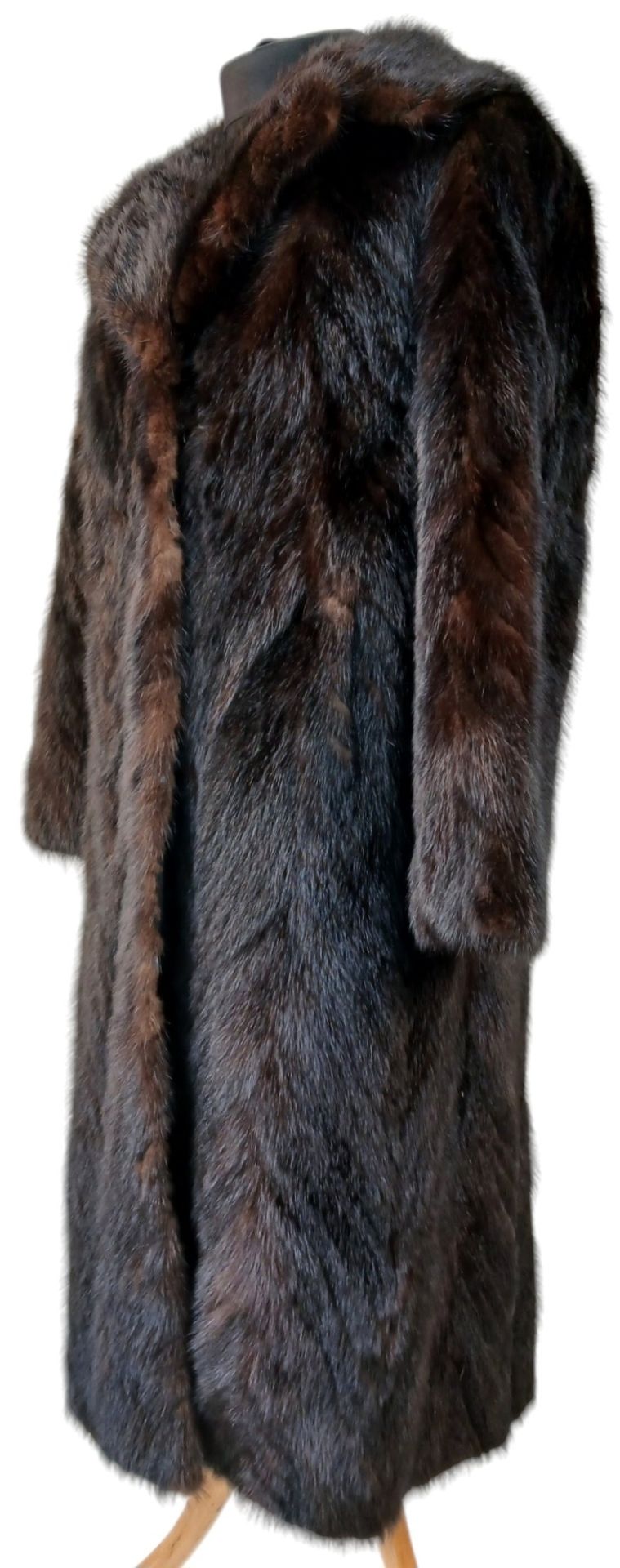 A Vintage Full Length Fur Coat - Possibly Mink/Sable. - Bild 2 aus 7
