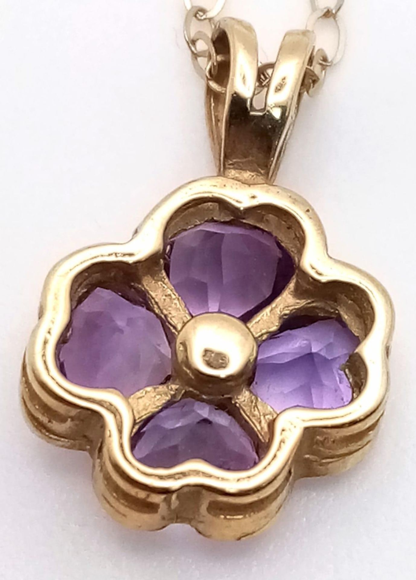 A pretty 9K Yellow Gold (tested as) Amethyst Flower pendant on Necklace, 1.3g total weight, 18” - Image 3 of 3