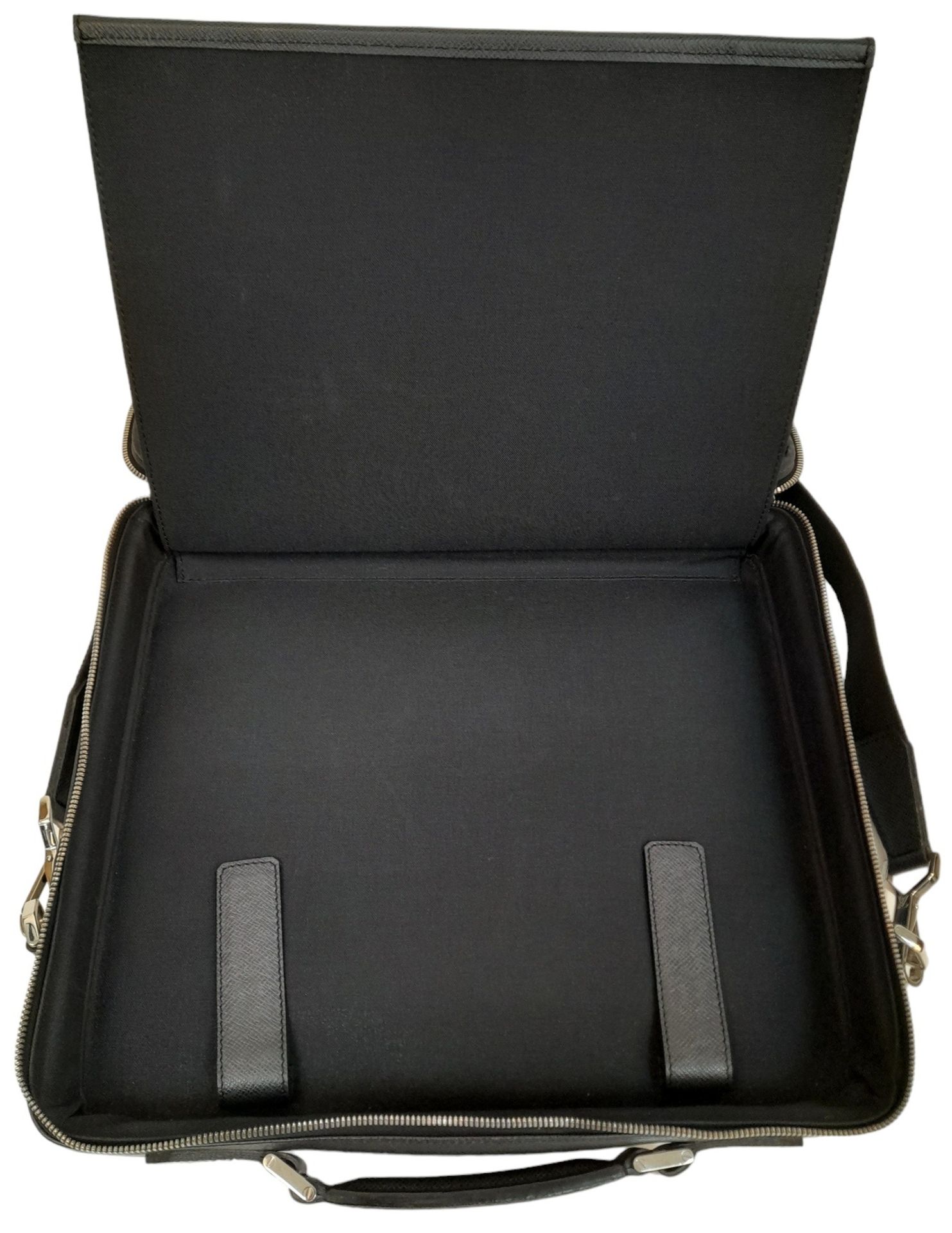 A Louis Vuitton Black Business Bag. Leather exterior with silver-toned hardware, zipped - Bild 12 aus 12