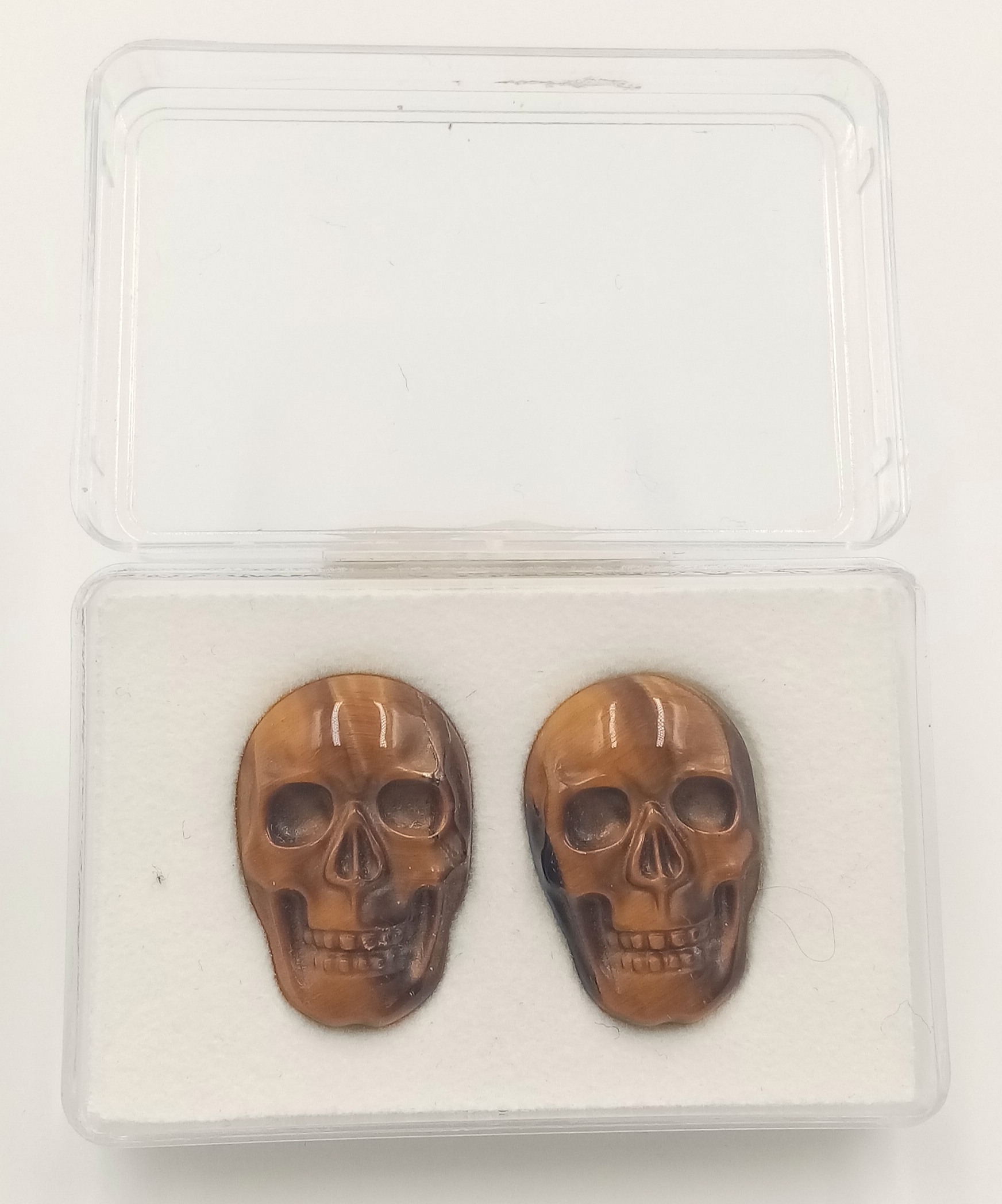 A PAIR OF TIGERS EYE CARVED MATCHING SKULLS - VERY RARE AND UNUSUAL. 20MM X 15.5MM - Image 2 of 3