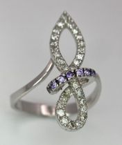 An 18K White Gold CZ Fancy Knot Ring. Size O. 3.9g weight.