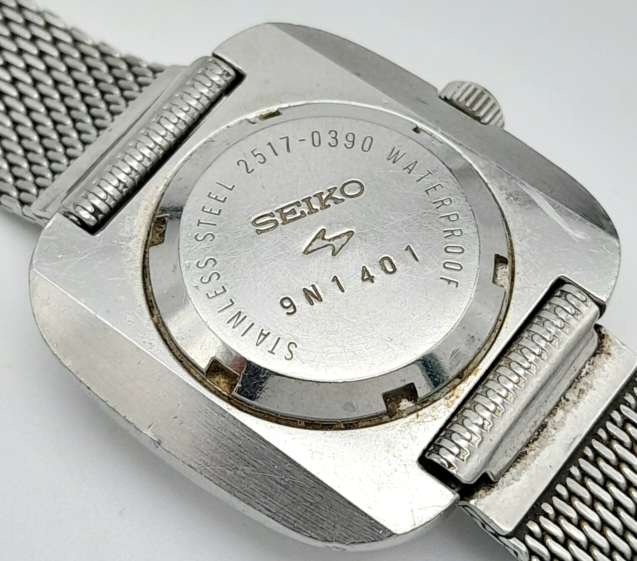 A Vintage Seiko Automatic Ladies Watch. Stainless steel bracelet and case - 29mm. Model 2517-0390. - Image 4 of 5