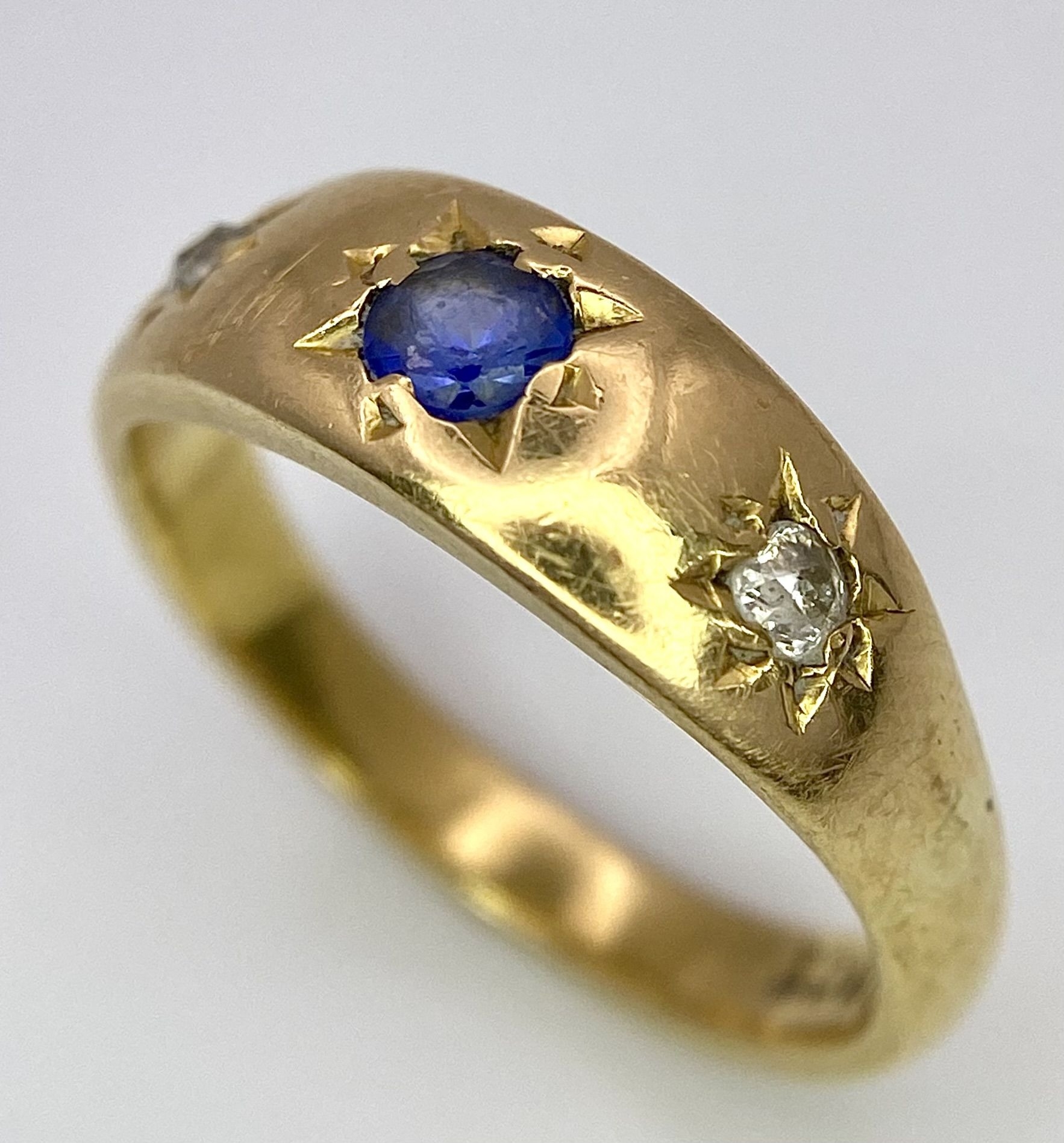 A Vintage 18K Yellow Gold Diamond and Sapphire Gypsy Ring. Size L. 4.6g total weight. - Image 4 of 6
