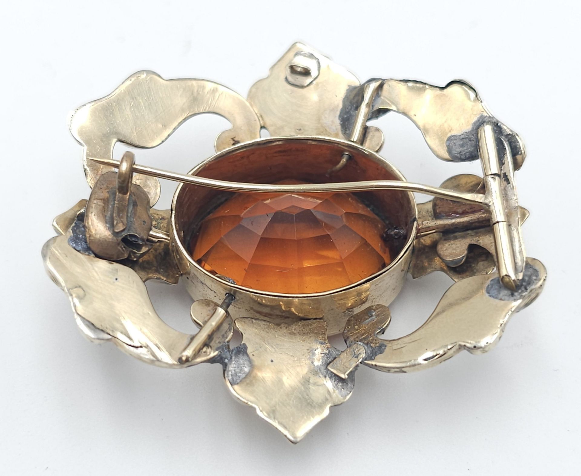 An Antique Large Citrine Brooch - Set in yellow metal. 5cm - Image 5 of 7