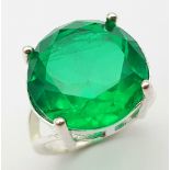 A sterling silver solitaire ring with a round cut synthetic emerald ( 9.88 carats), size: K1/2,