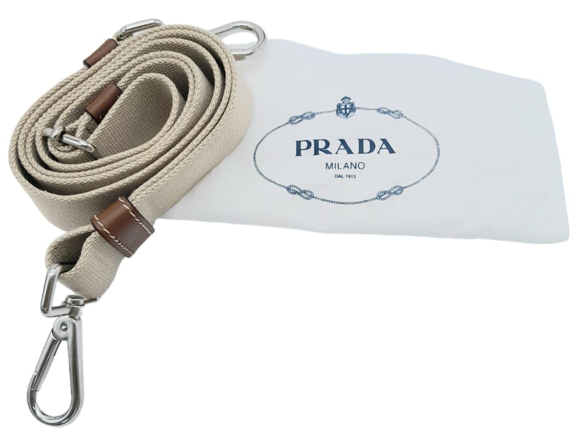 A Prada White Exteriors with Brown Wooden Handle Logo-printed Striped Tote Bag. Vertical - Bild 6 aus 9