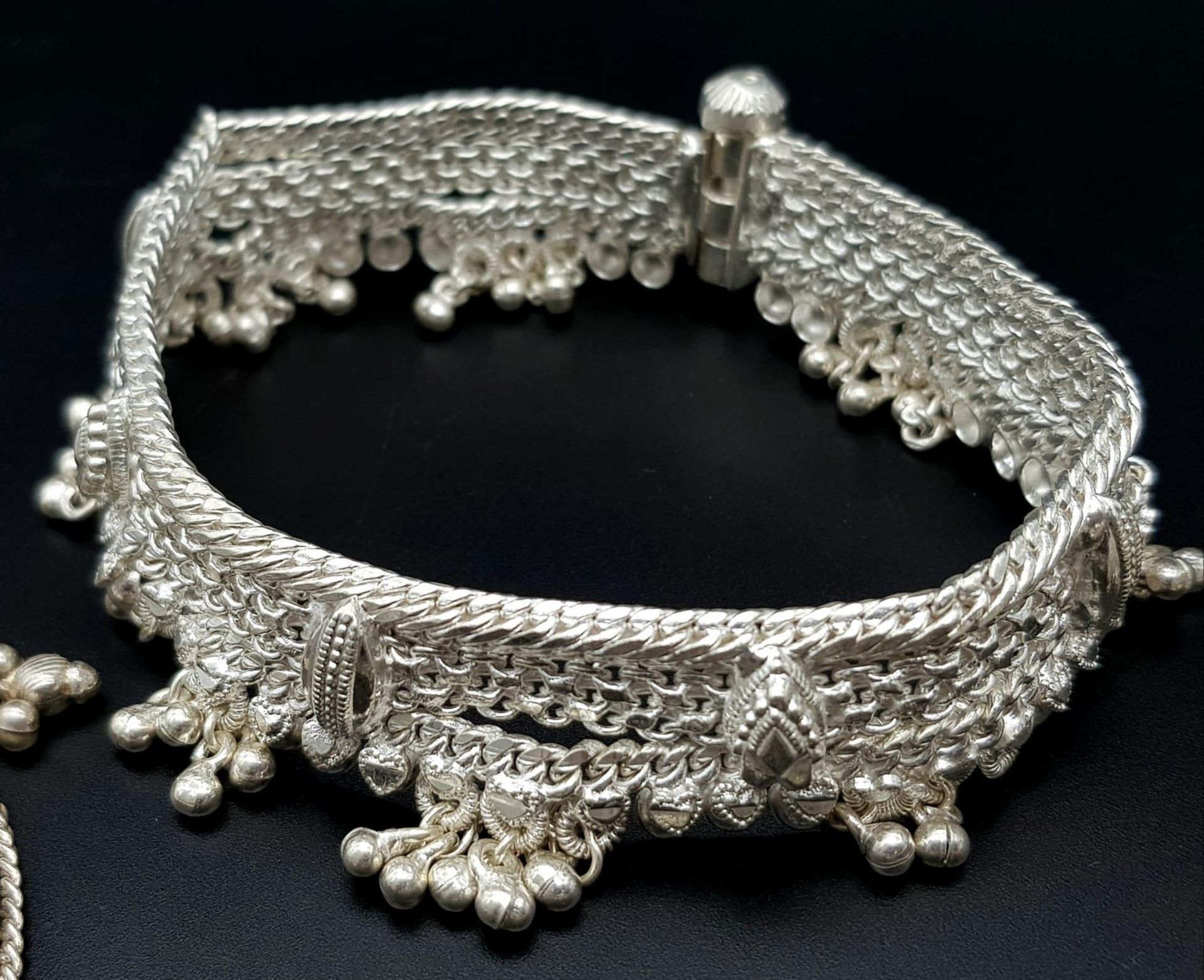 A Vintage Indian Silver (800) Jewellery Collection. Includes 4 upper arm decorative bands and one - Image 5 of 9