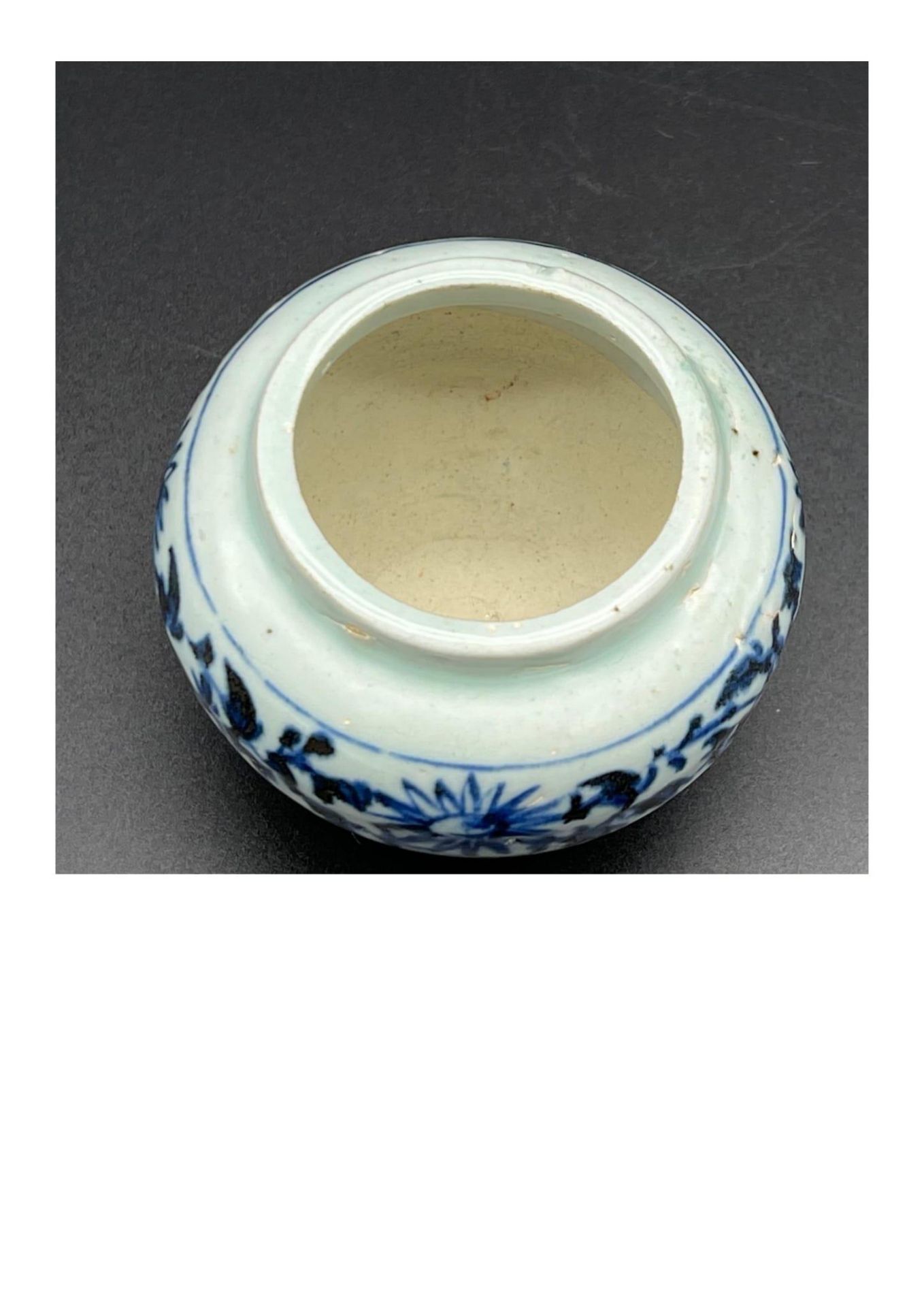 A small blue and white jar with chrysanthemum pattern, Yuan dynasty. Retrieved from Indonesia. - Image 5 of 9