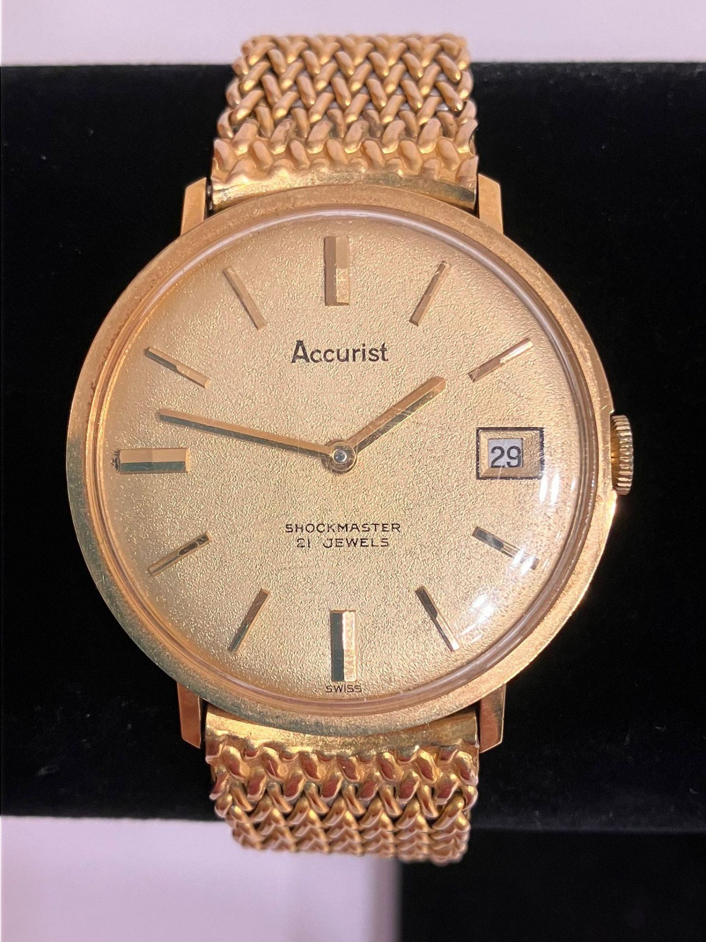 Gentleman’s vintage ACCURST SHOCKMASTER WRISTWATCH. Gold plated finish with gold plated mesh