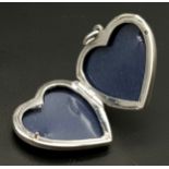A STERLING SILVER HEART LOCKET. 2.7cm length, 4.4g total weight. Ref: SC 8089