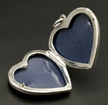 A STERLING SILVER HEART LOCKET. 2.7cm length, 4.4g total weight. Ref: SC 8089